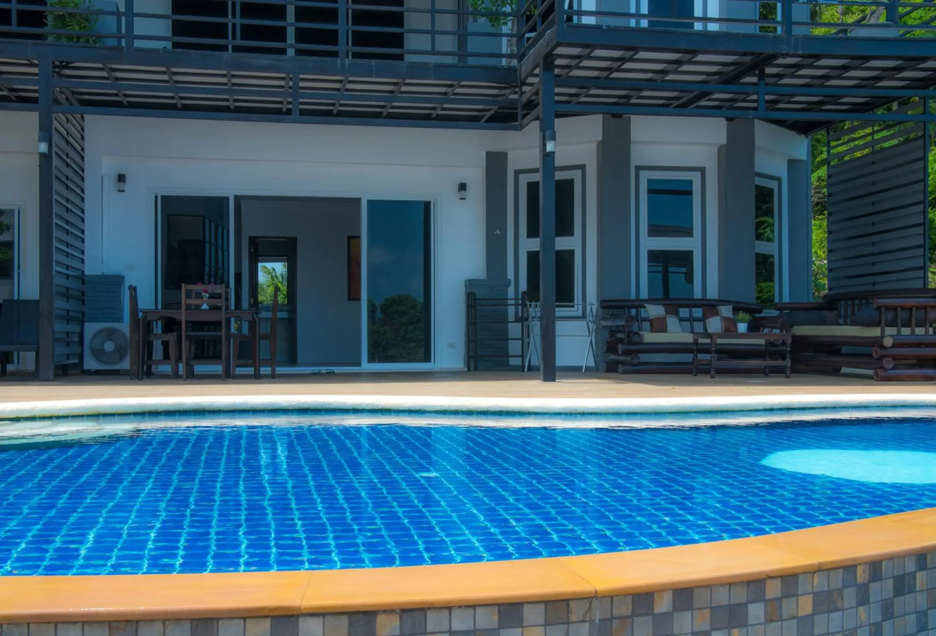 Property building in White Flower Lanta Property building in White Flower Lanta