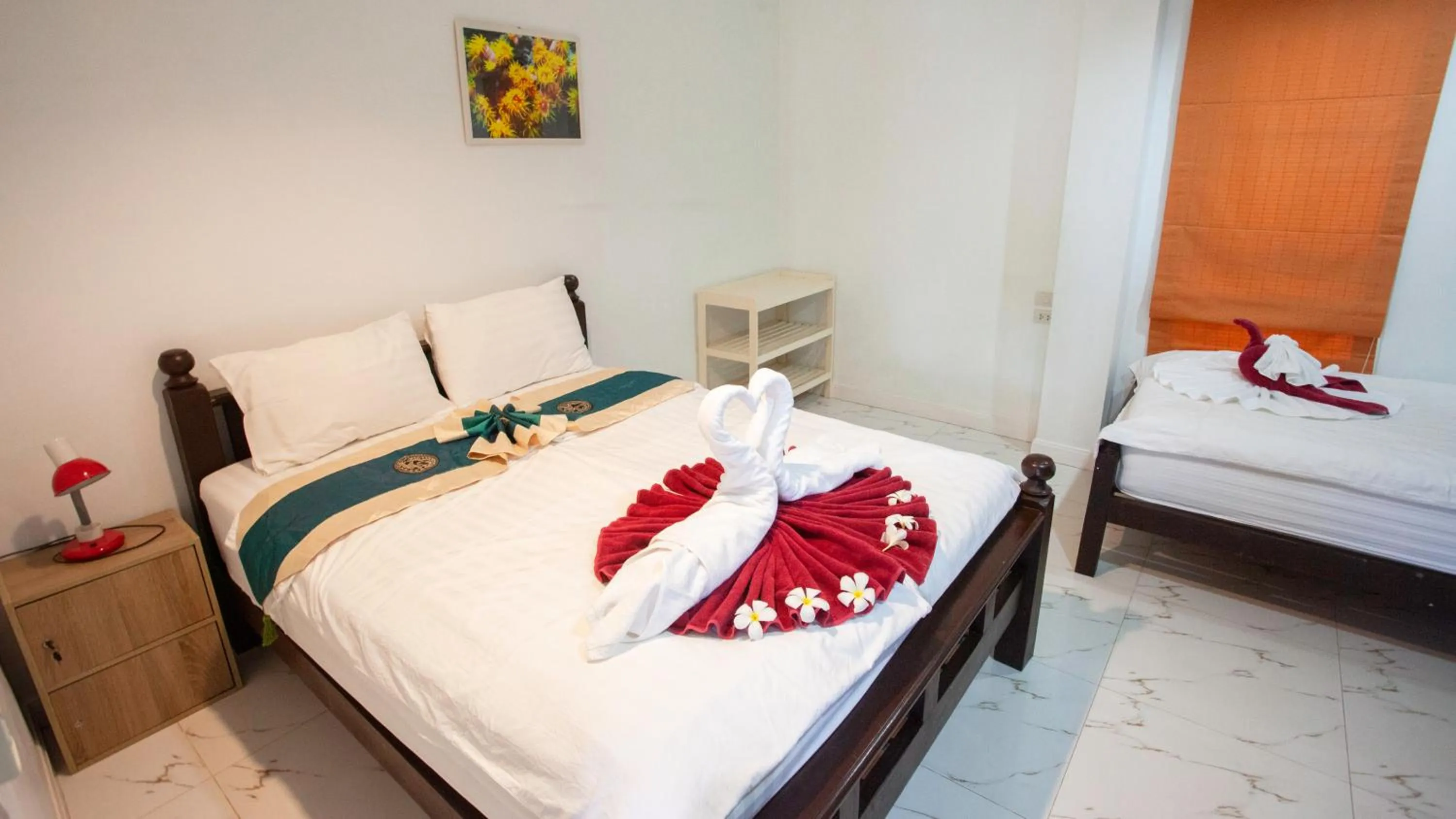 Bedroom, Bed in White Flower Lanta