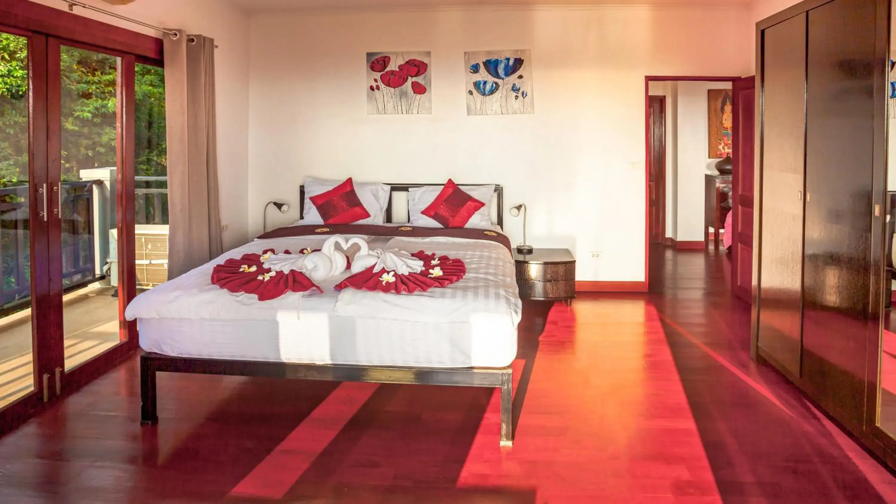 Bedroom, Bed in White Flower Lanta Bedroom, Bed in White Flower Lanta