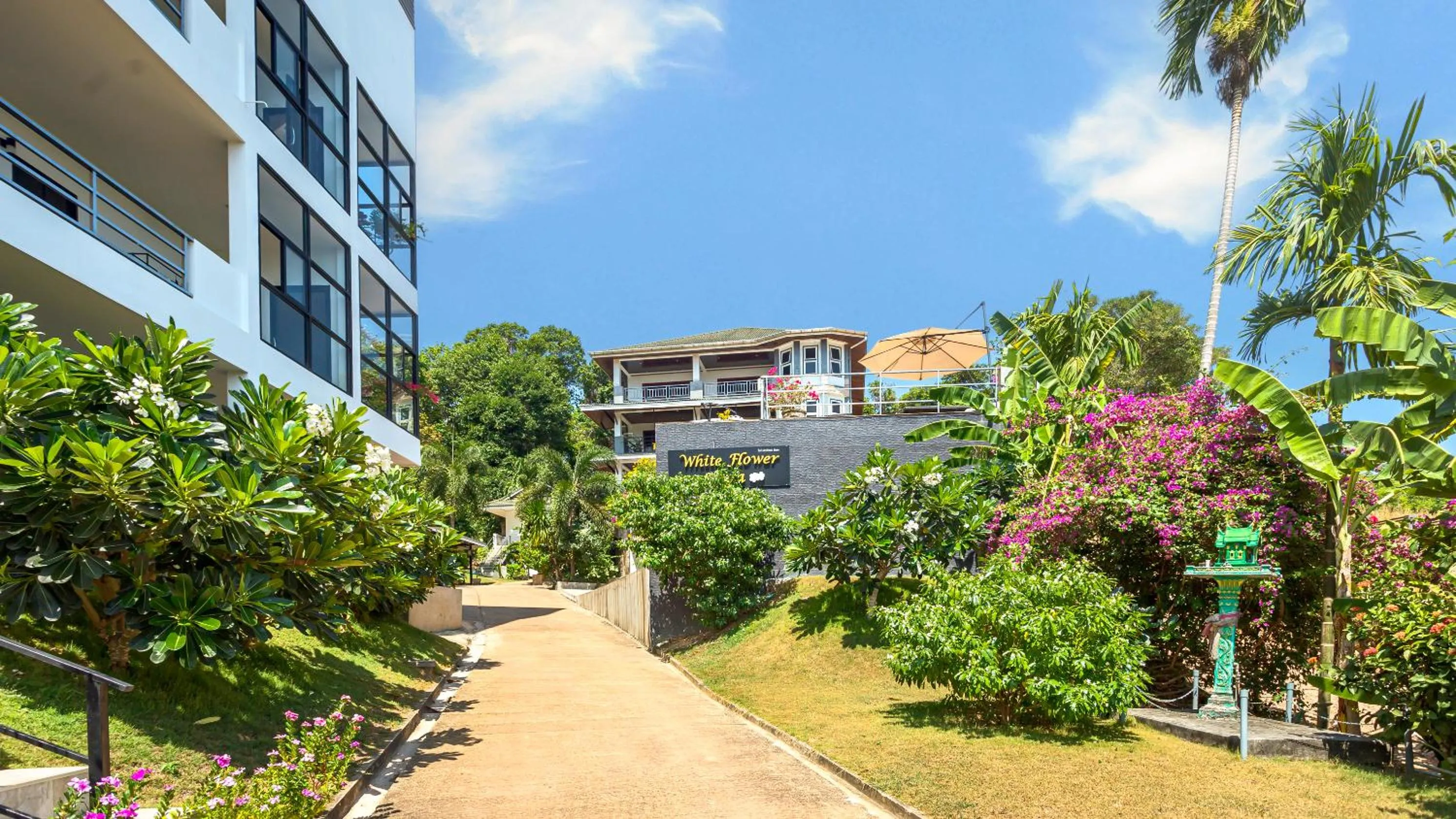 Facade/entrance in White Flower Lanta