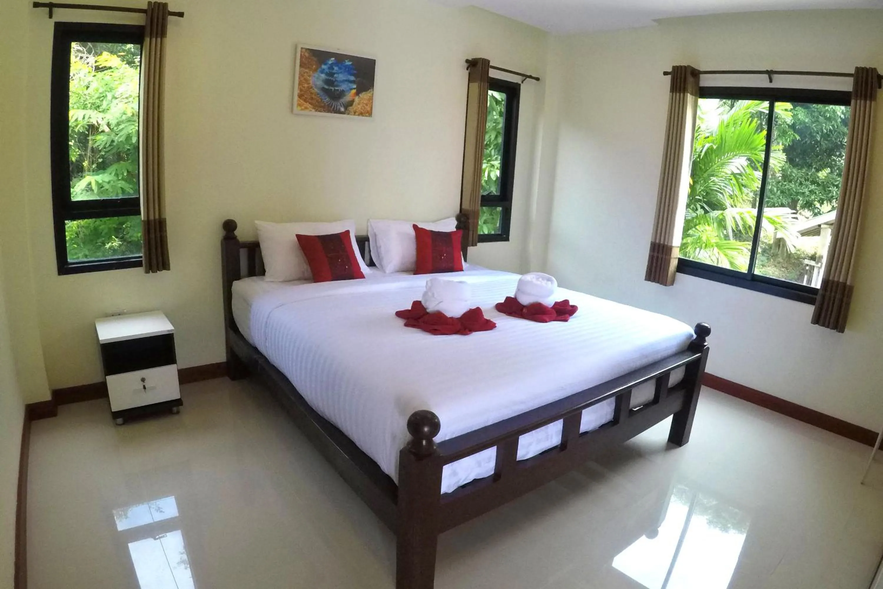 Bed in White Flower Lanta