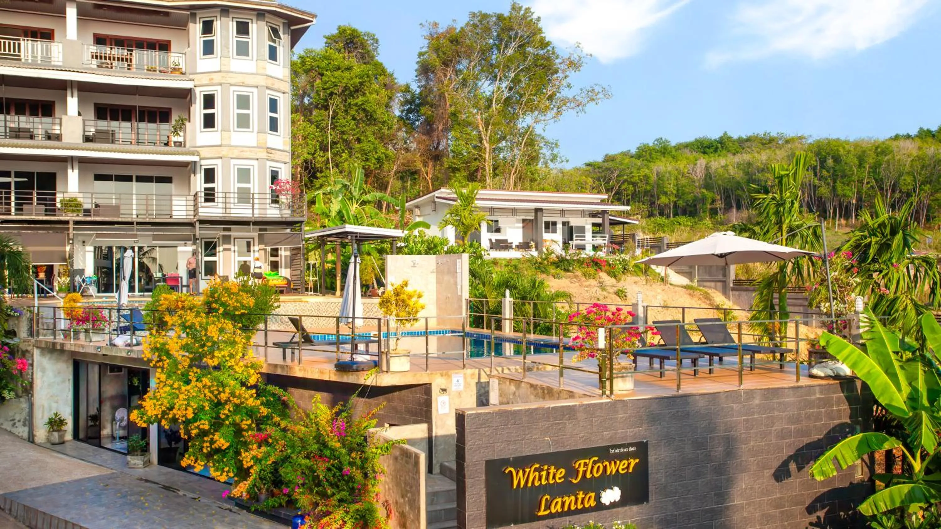 Neighbourhood in White Flower Lanta