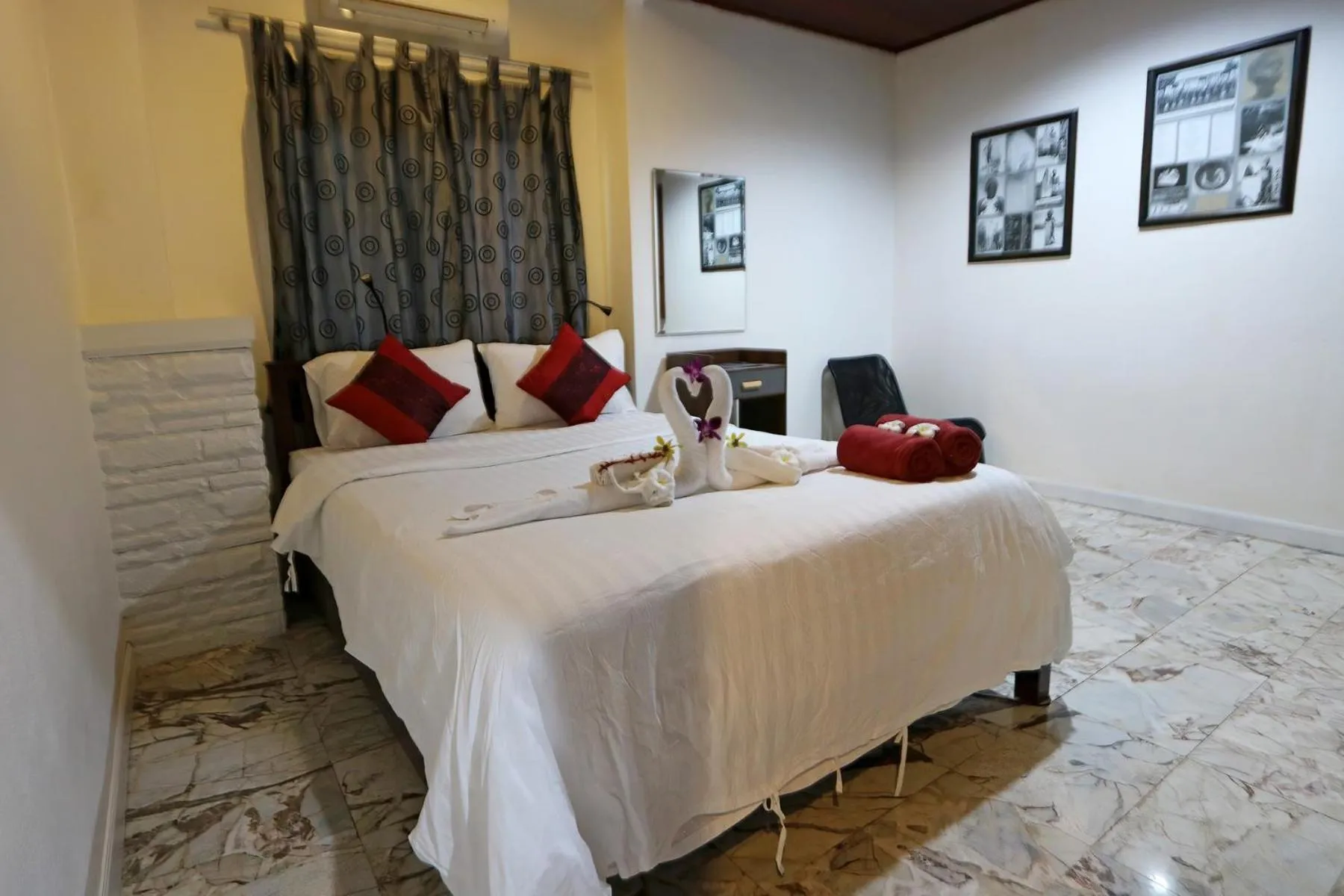 Bedroom, Bed in White Flower Lanta