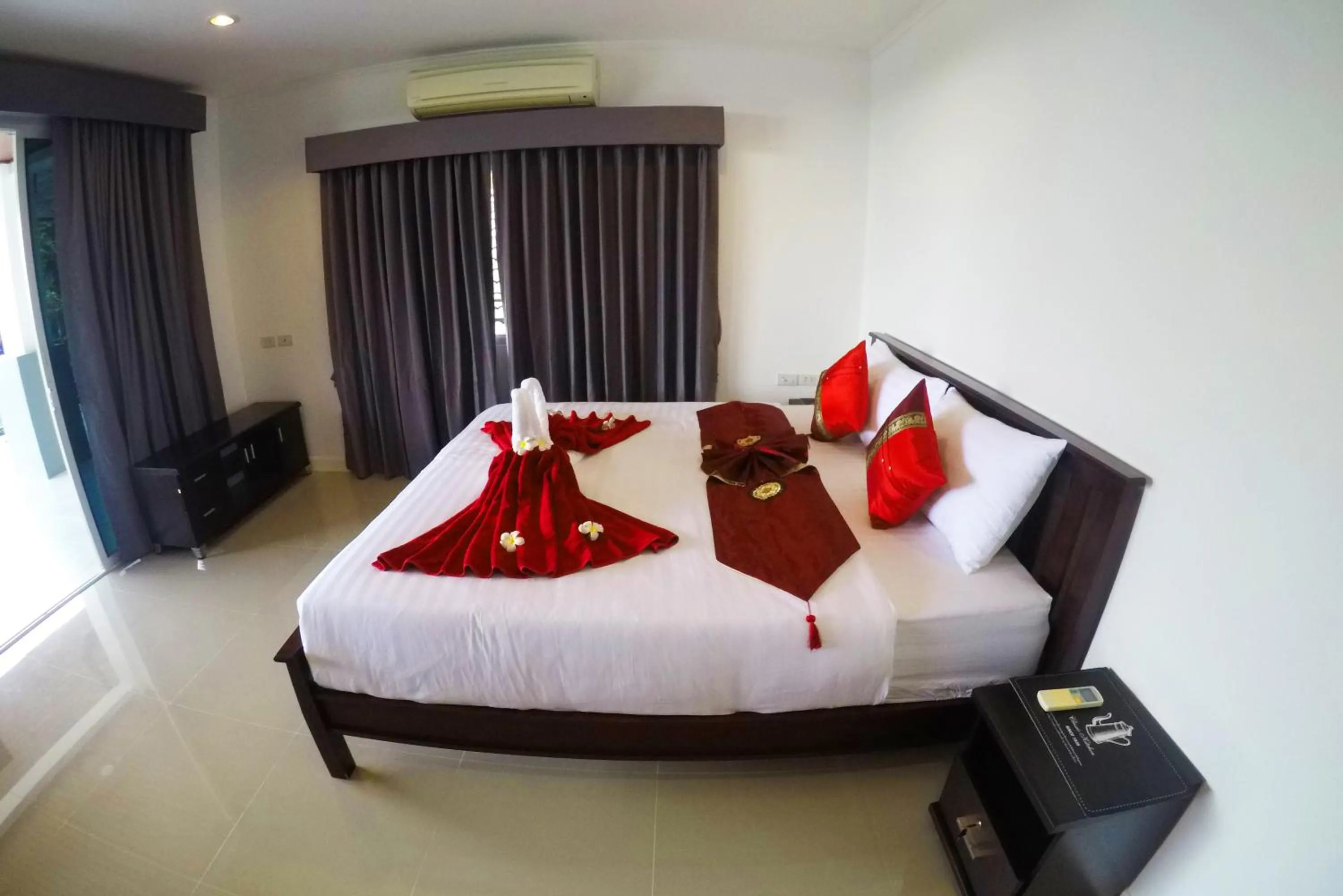 Bed in White Flower Lanta