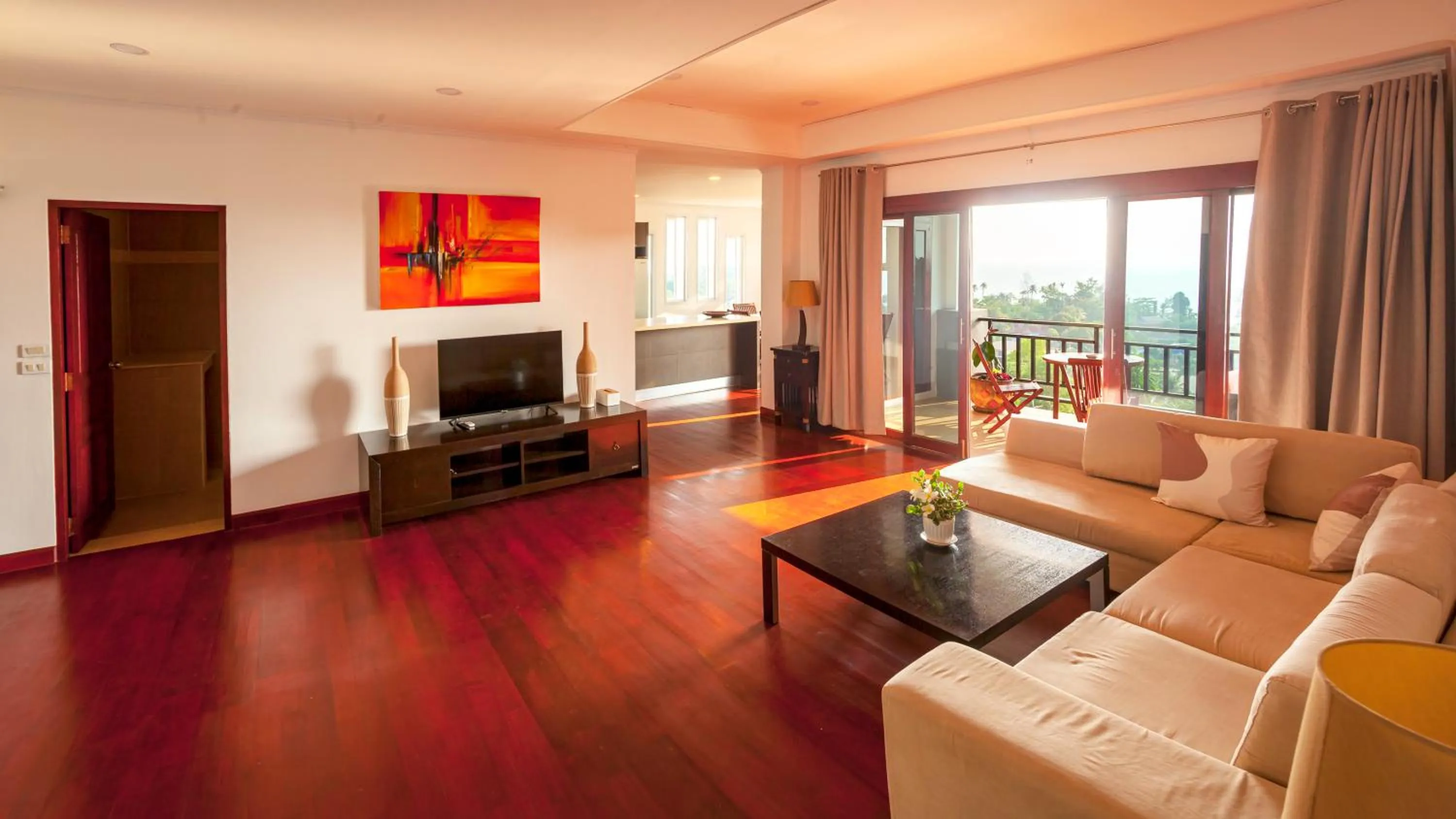 Communal lounge/ TV room in White Flower Lanta