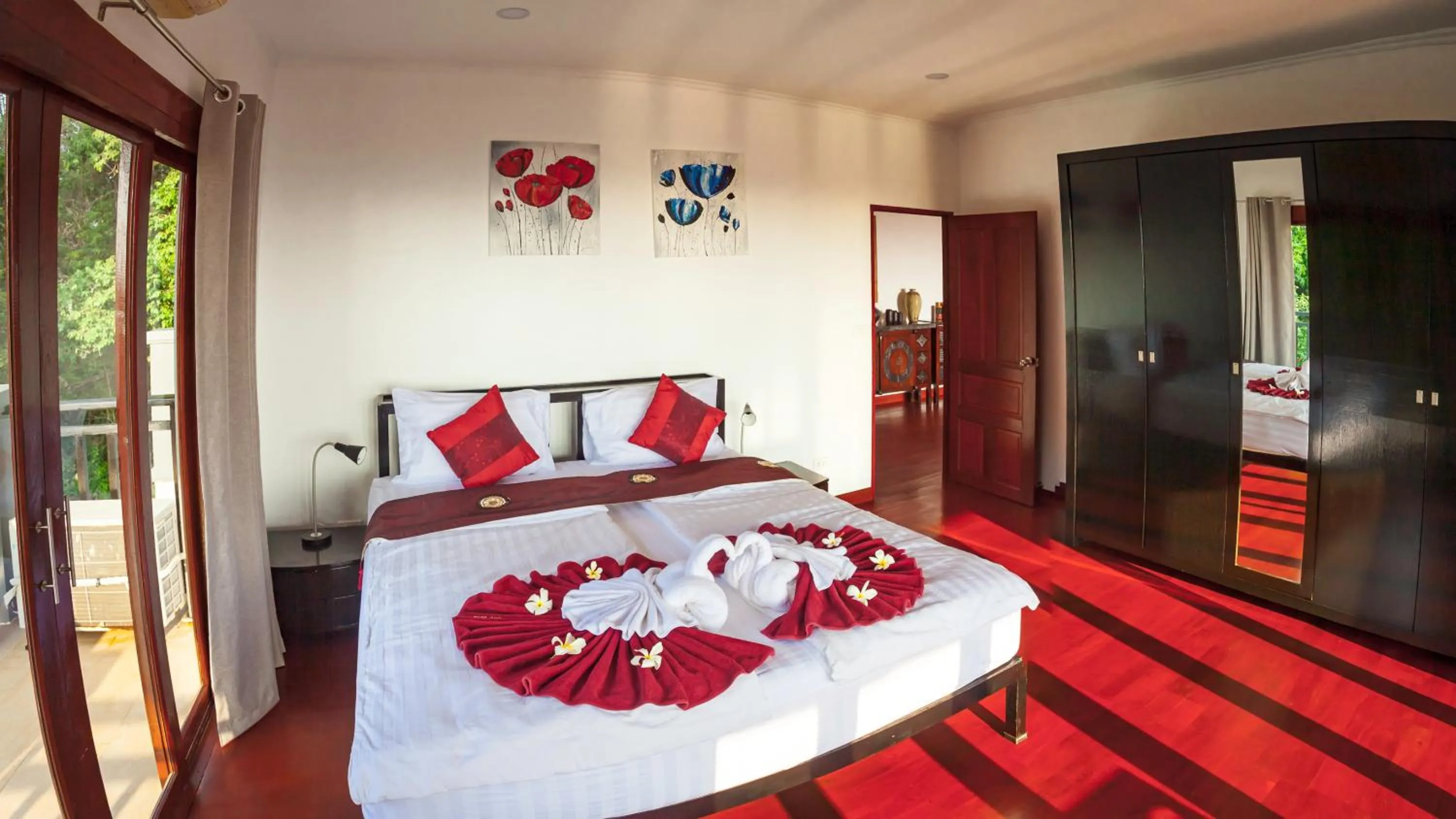 Bedroom, Bed in White Flower Lanta