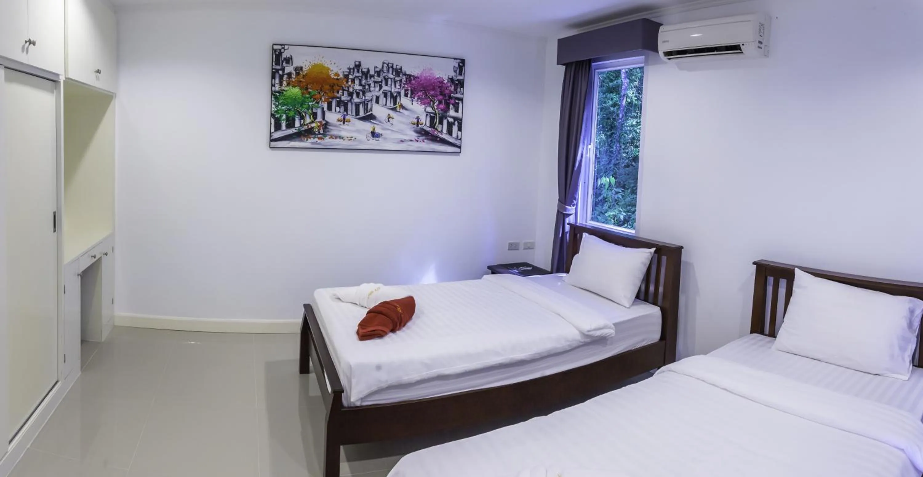 Bed in White Flower Lanta