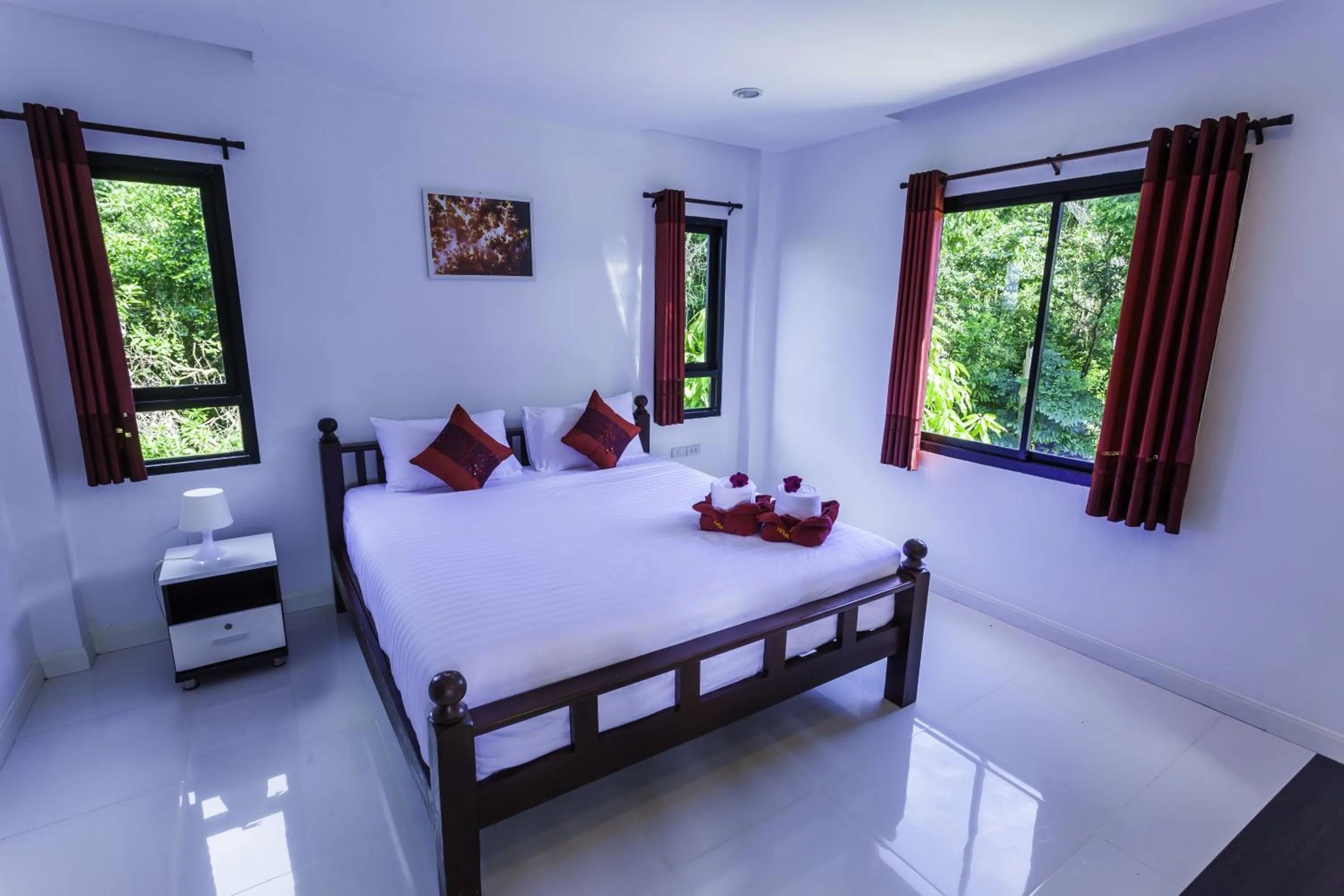 Bed in White Flower Lanta