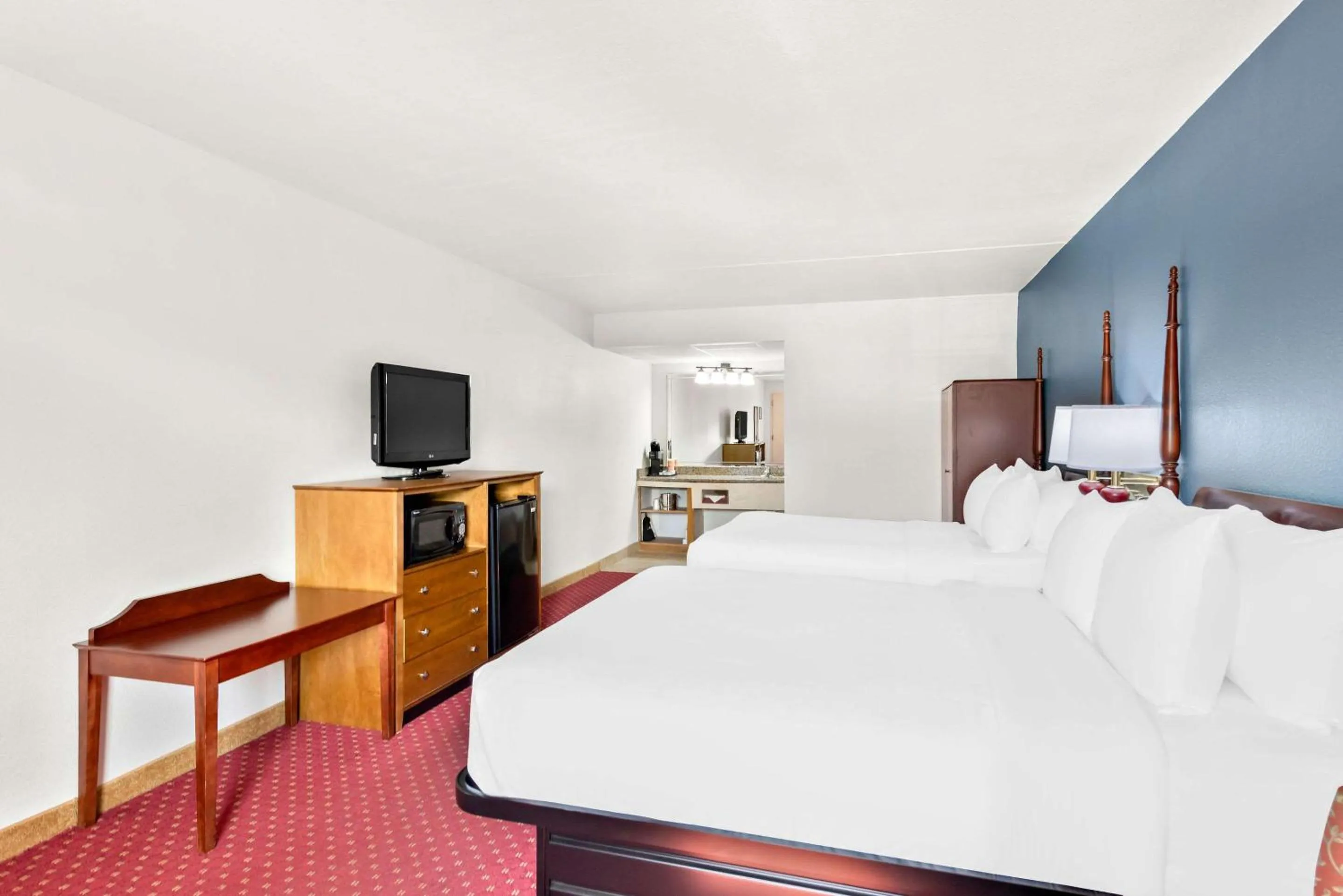 Bedroom, Bed in Clarion Inn Branson