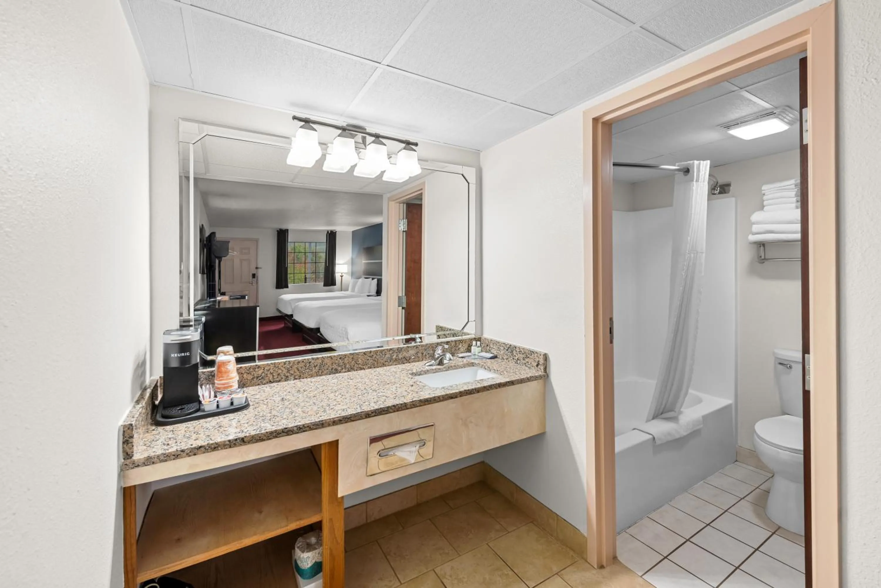 Bathroom in Clarion Inn Branson