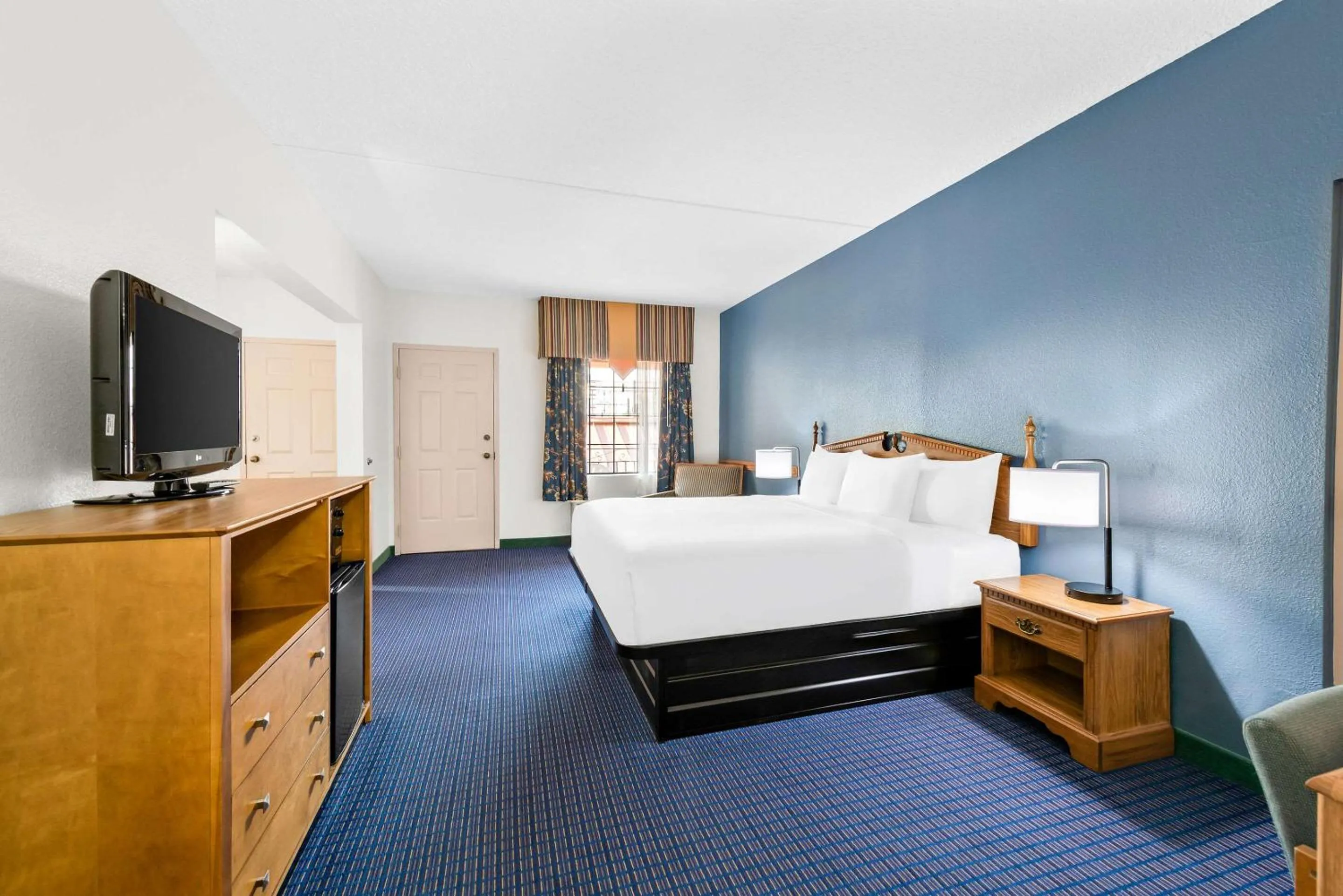 Bedroom, Bed in Clarion Inn Branson