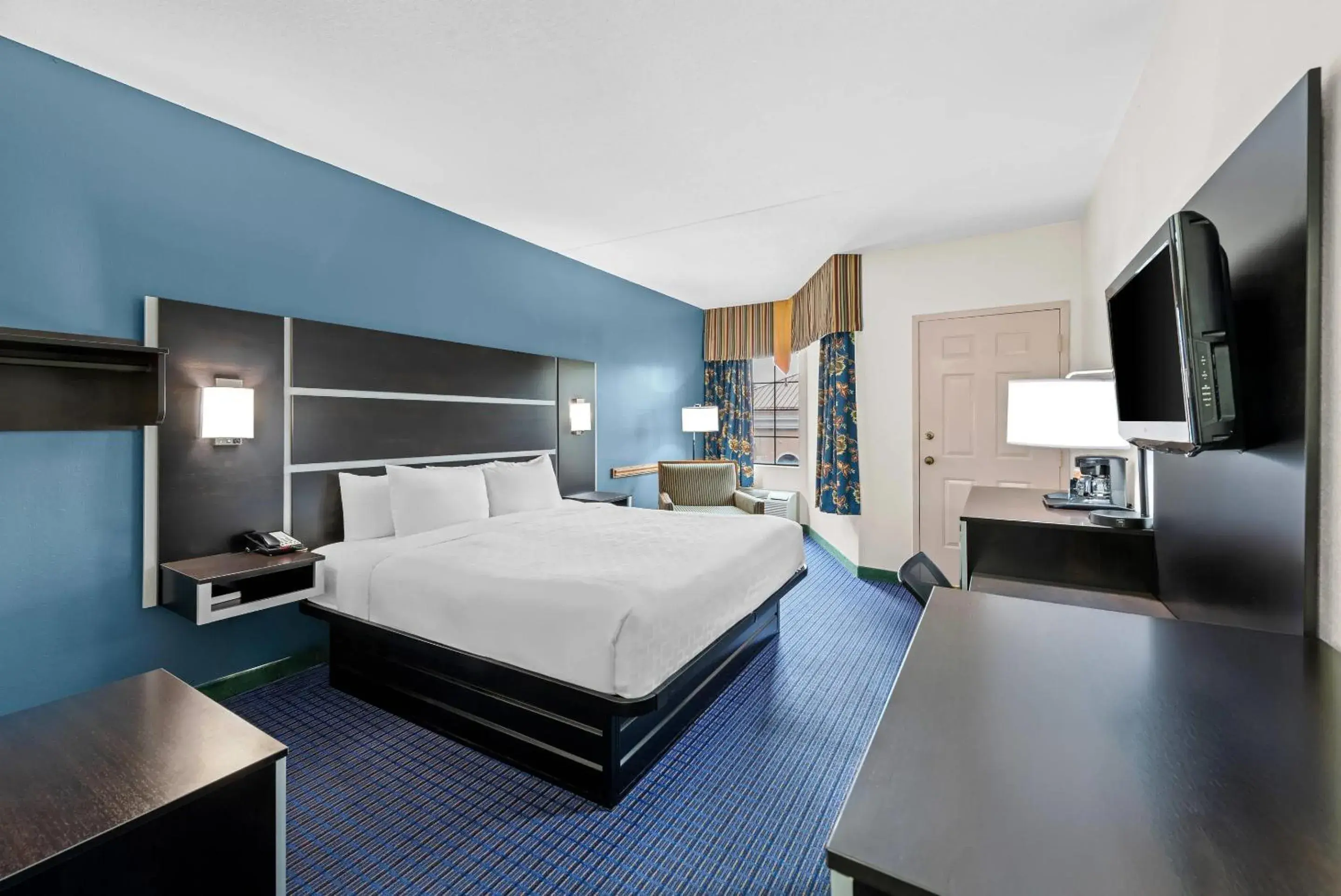 Bedroom, Bed in Clarion Inn Branson Bedroom, Bed in Clarion Inn Branson