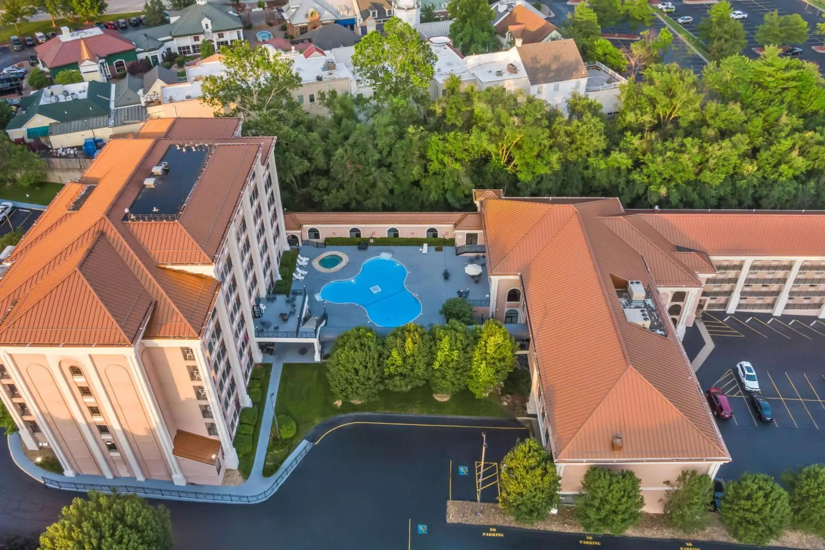 Property building in Clarion Inn Branson Property building in Clarion Inn Branson