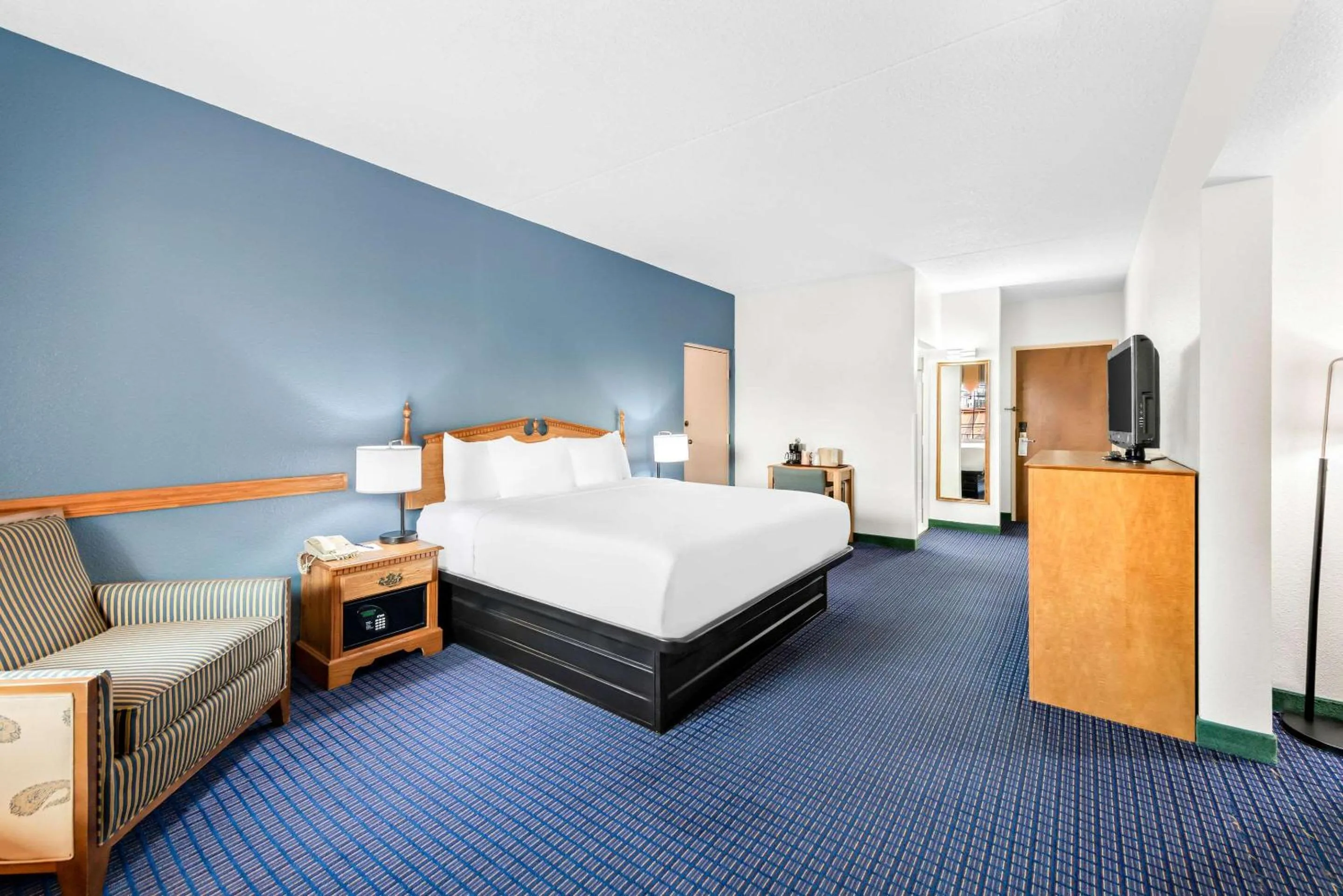 Bedroom, Bed in Clarion Inn Branson