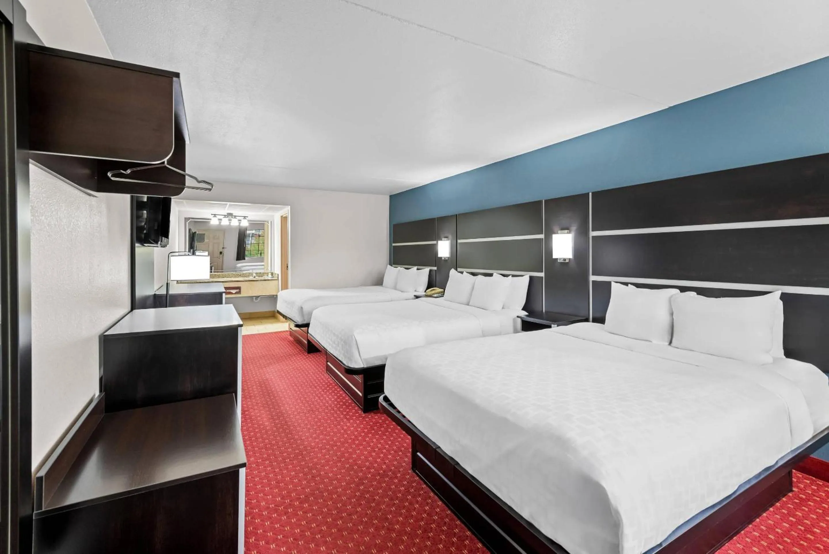 Bedroom, Bed in Clarion Inn Branson