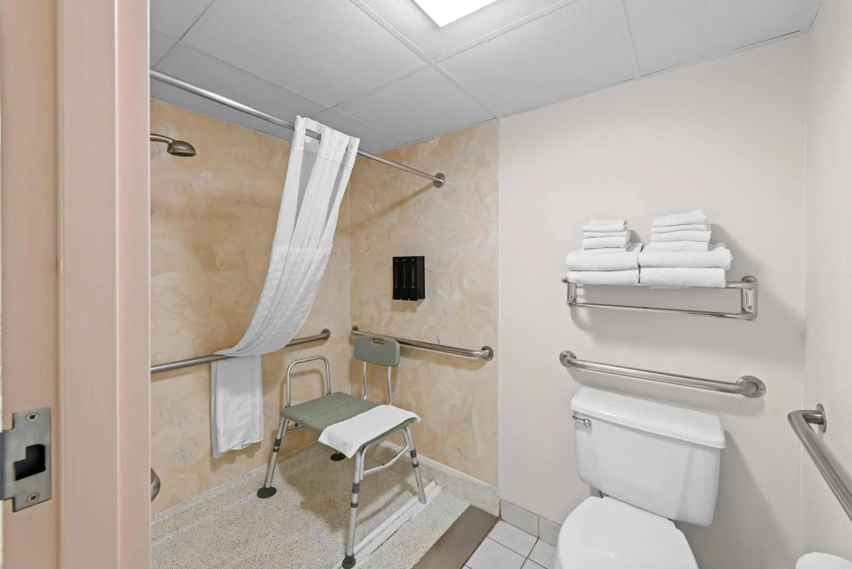 Bedroom in Clarion Inn Branson