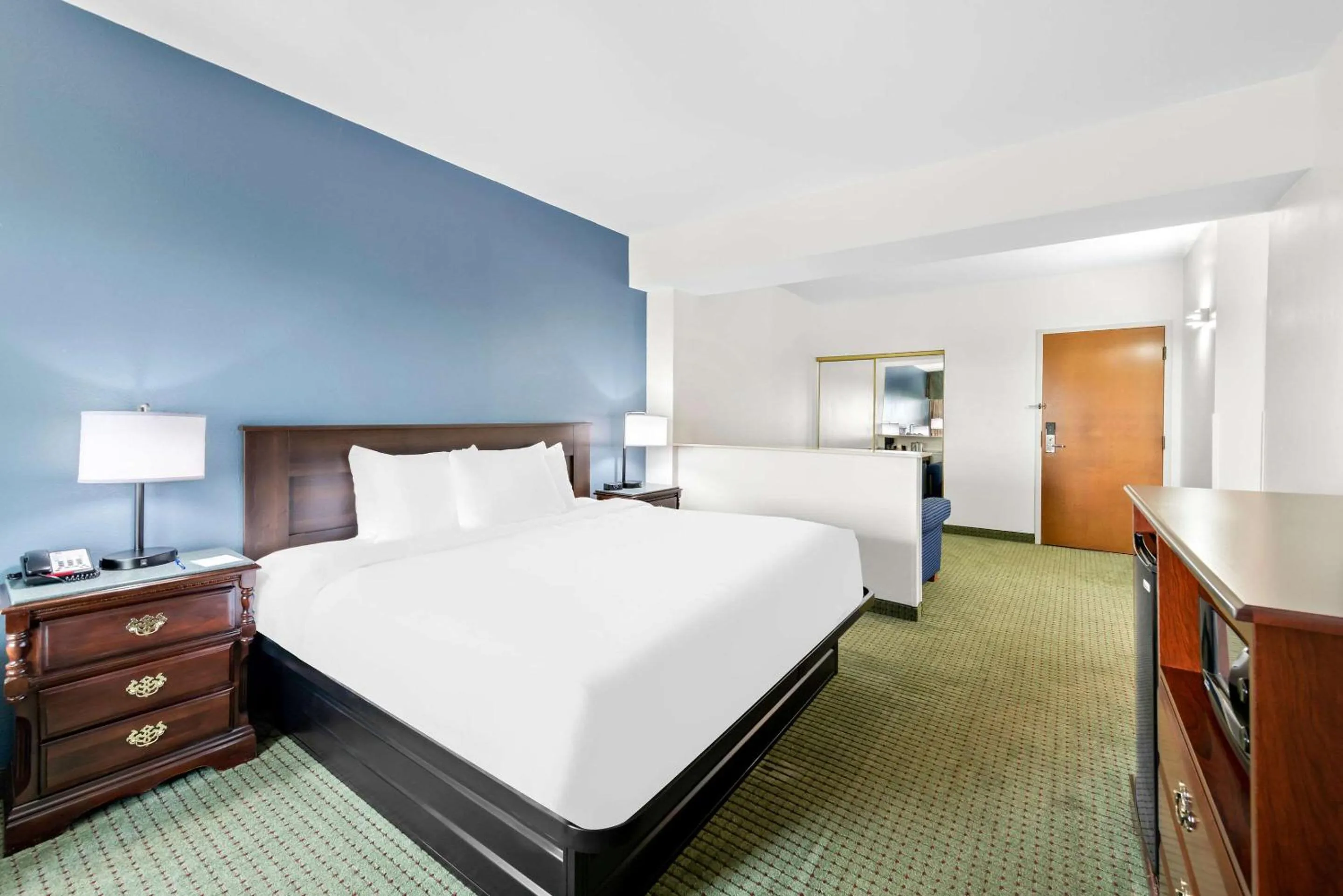 Bedroom, Bed in Clarion Inn Branson