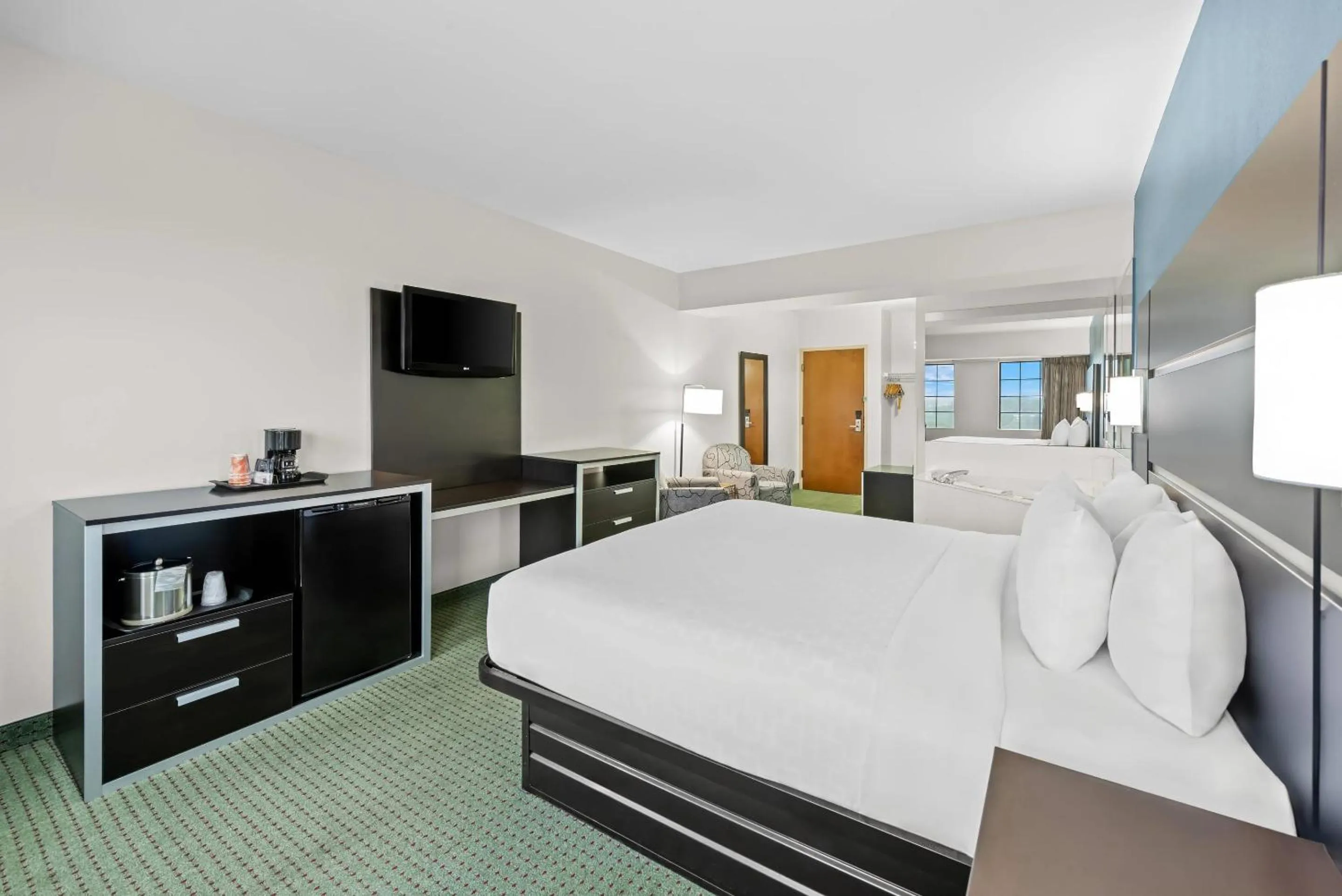 Bedroom, Bed in Clarion Inn Branson