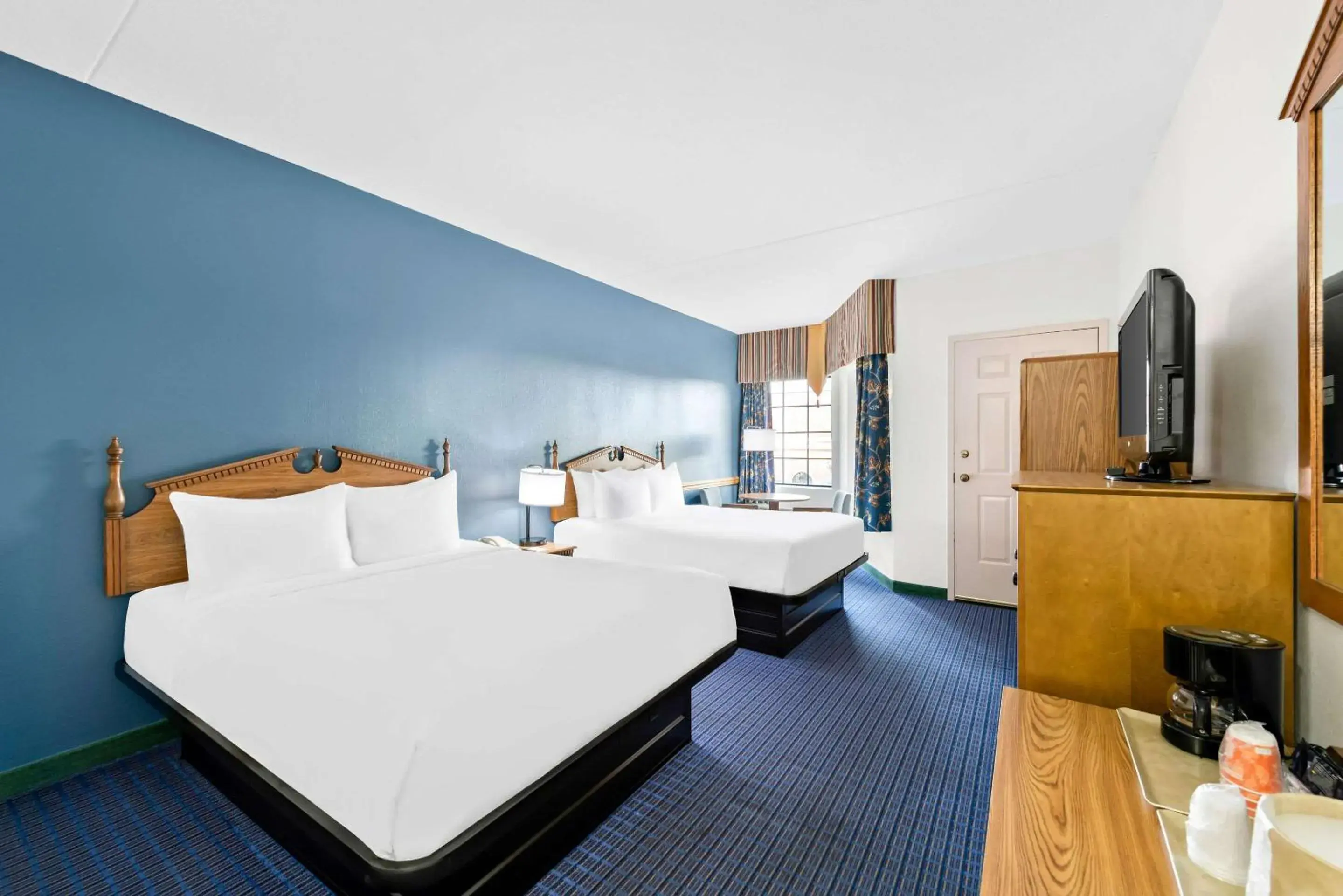 Bedroom, Bed in Clarion Inn Branson Bedroom, Bed in Clarion Inn Branson