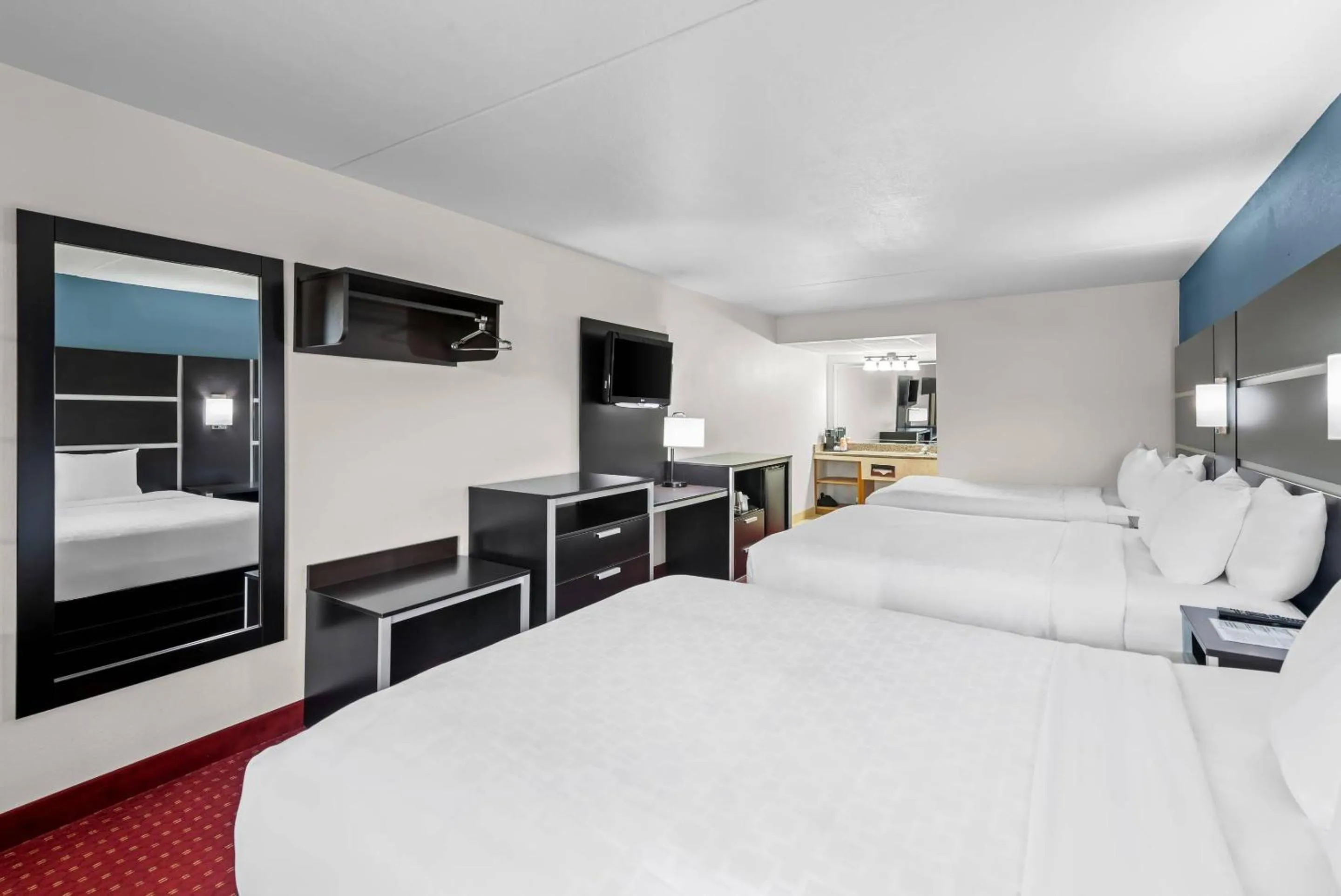 Bedroom, Bed in Clarion Inn Branson