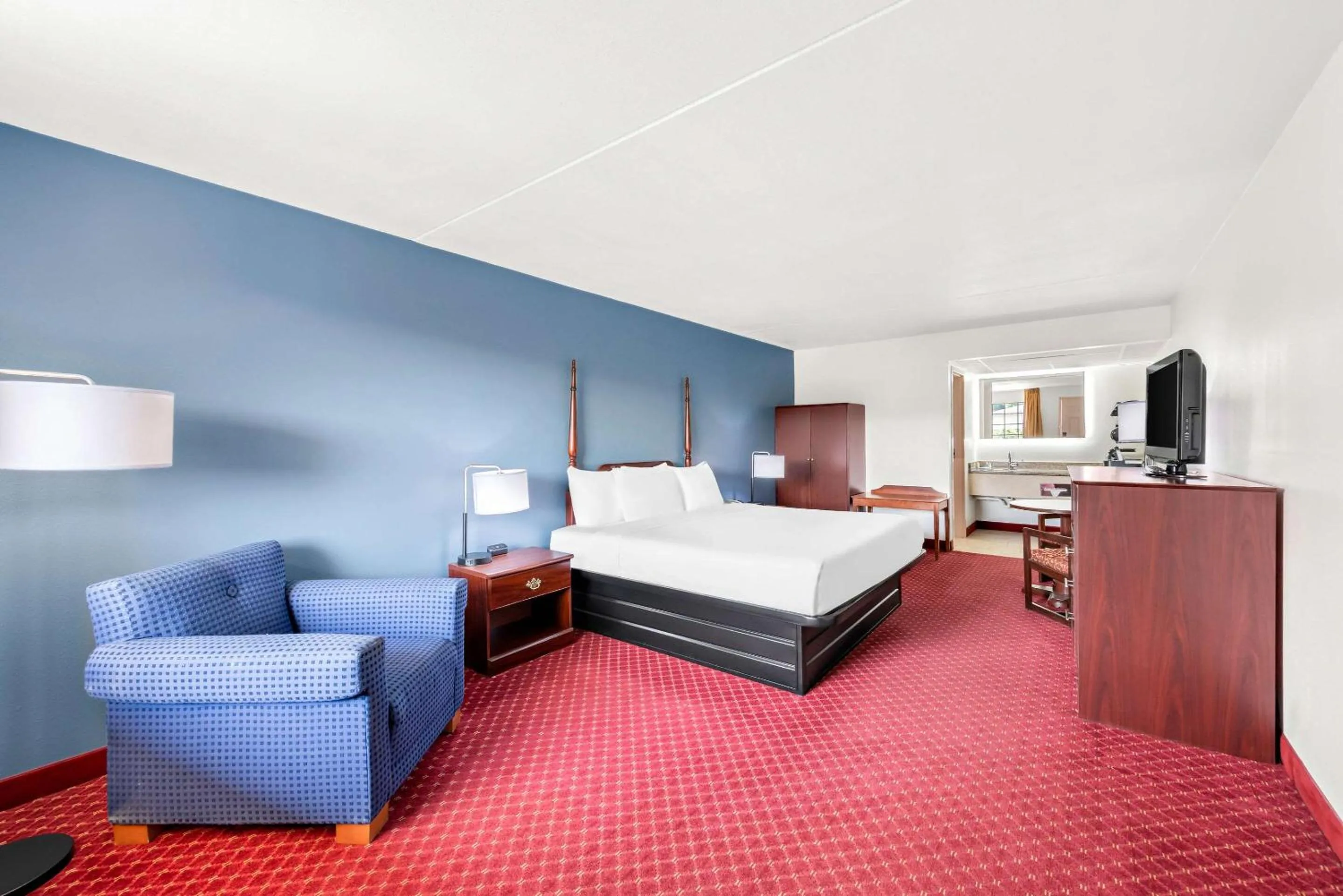 Bedroom, Bed in Clarion Inn Branson