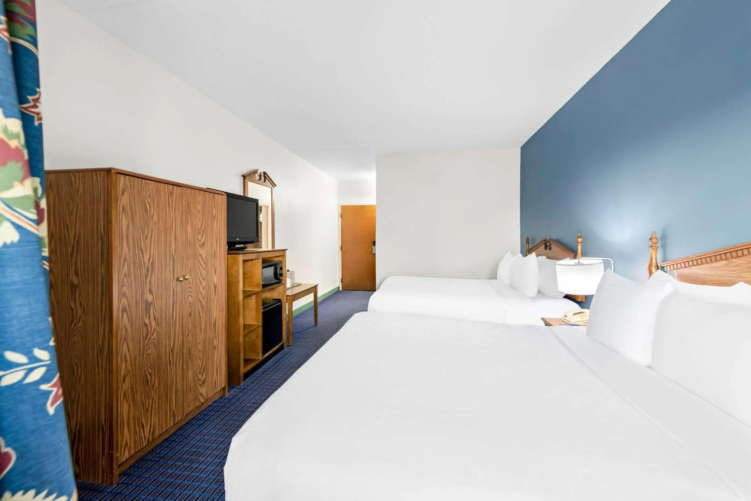 Bedroom, Bed in Clarion Inn Branson