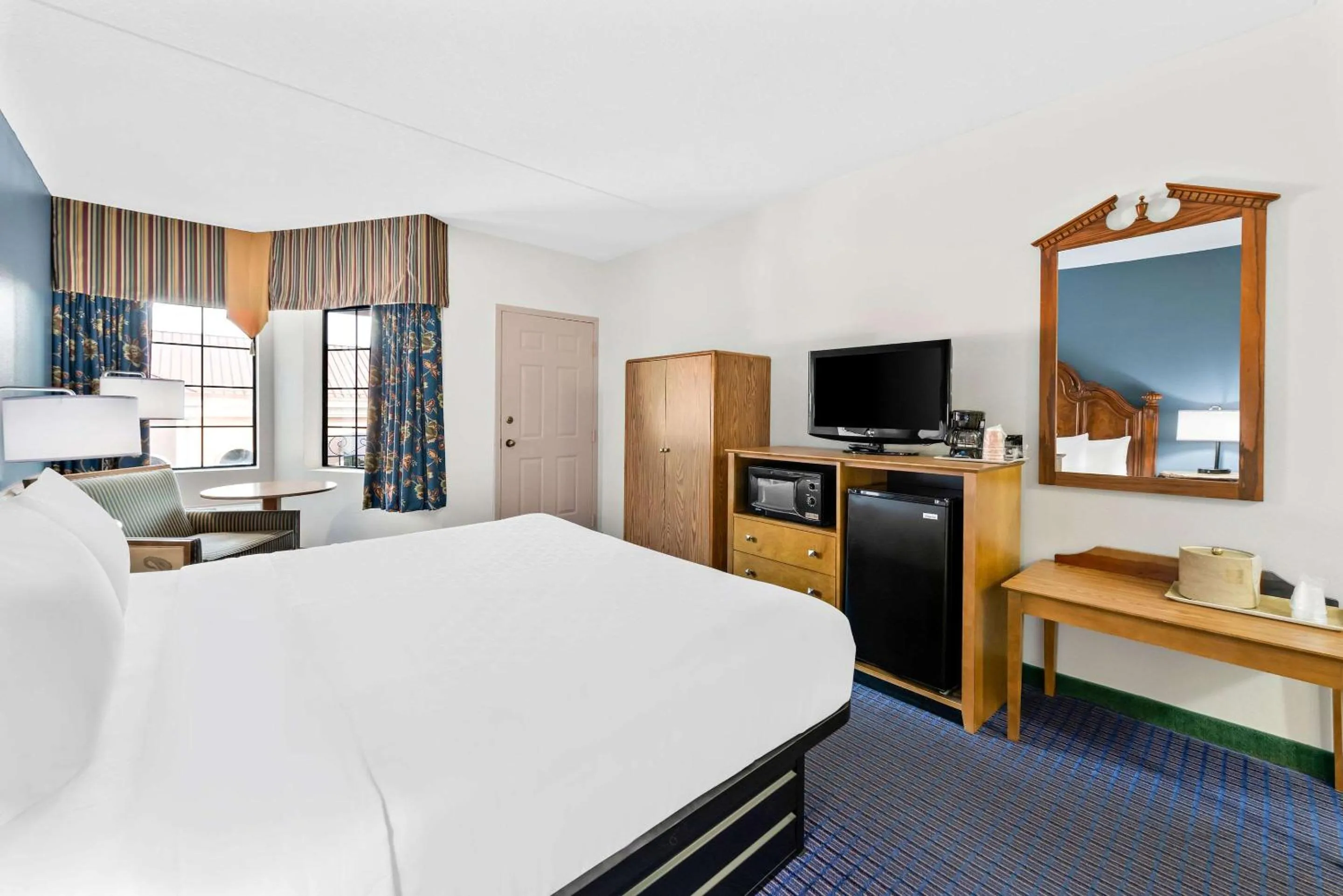 Bedroom, Bed in Clarion Inn Branson