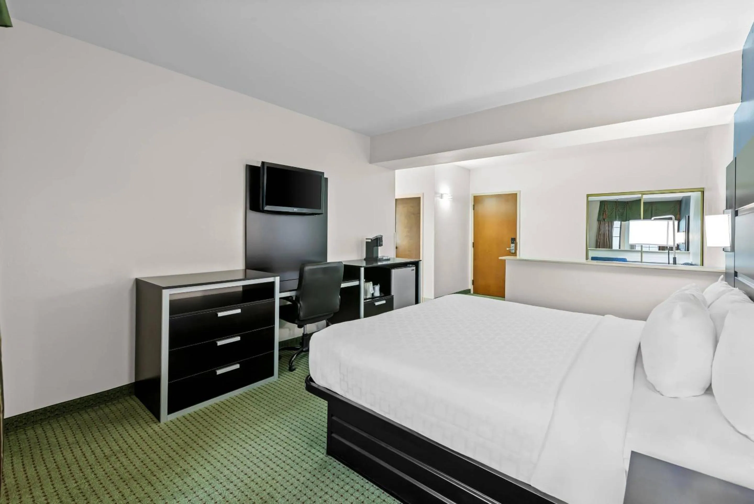 Bedroom, Bed in Clarion Inn Branson