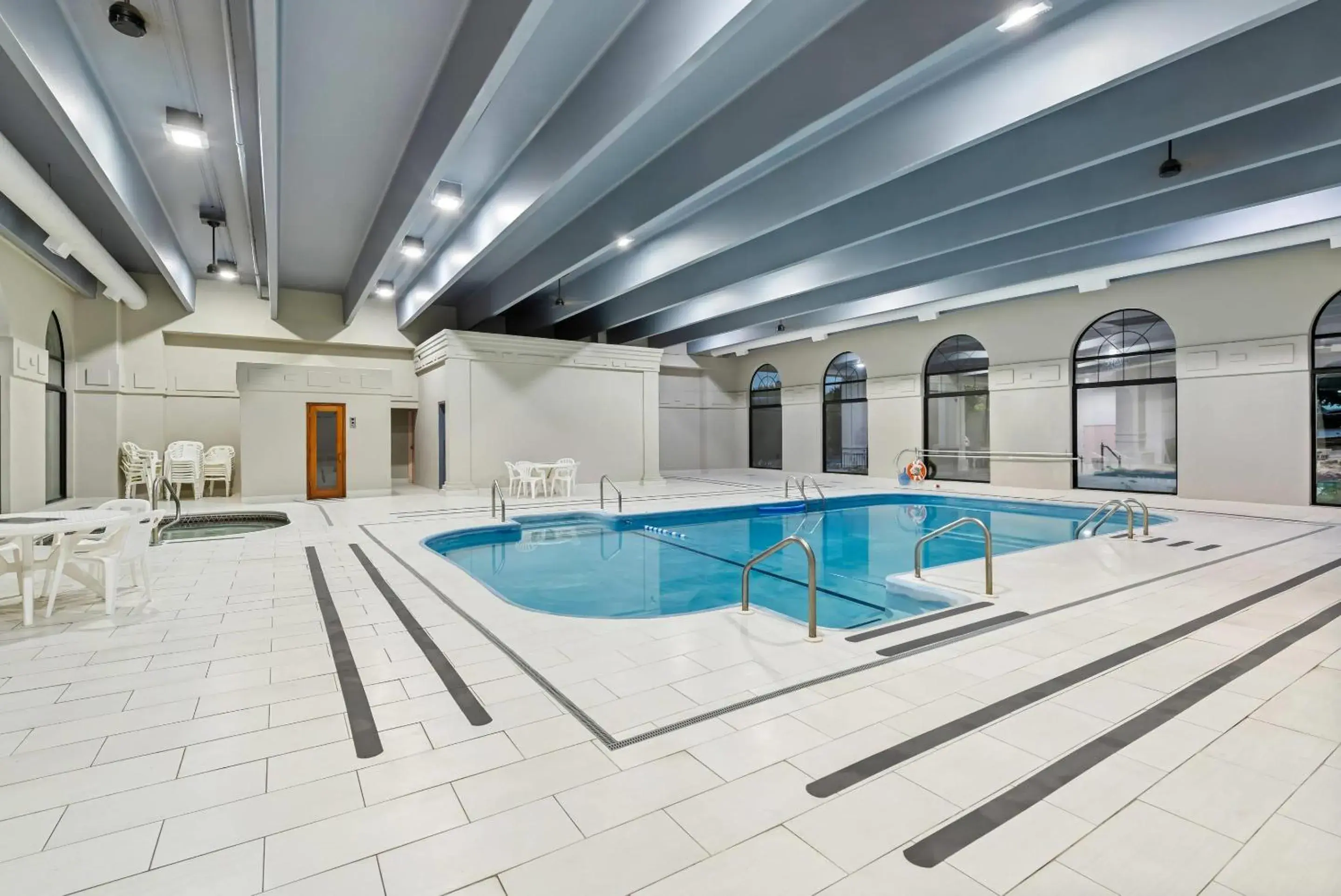 Swimming pool in Clarion Inn Branson Swimming pool in Clarion Inn Branson