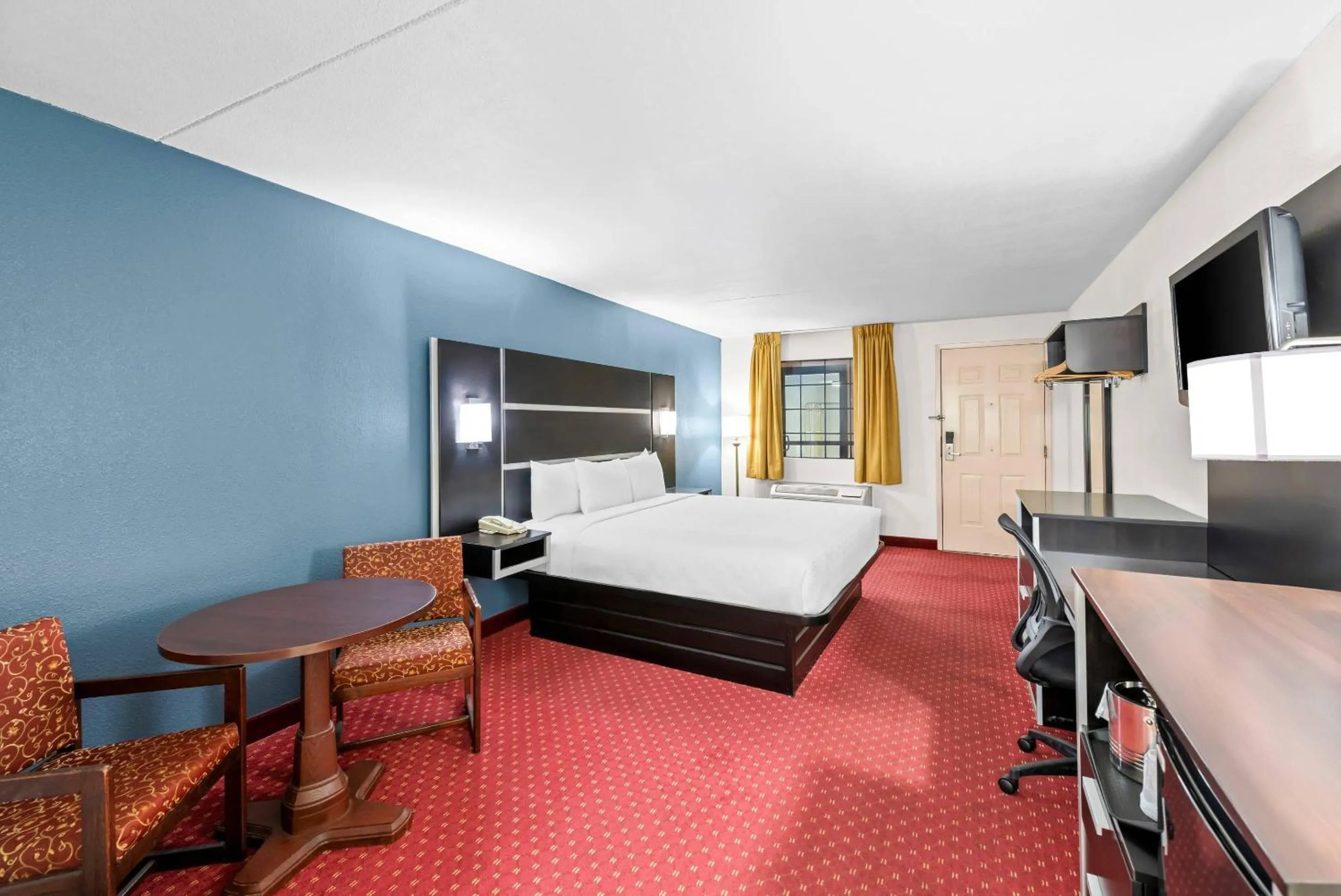 Bedroom, Bed in Clarion Inn Branson