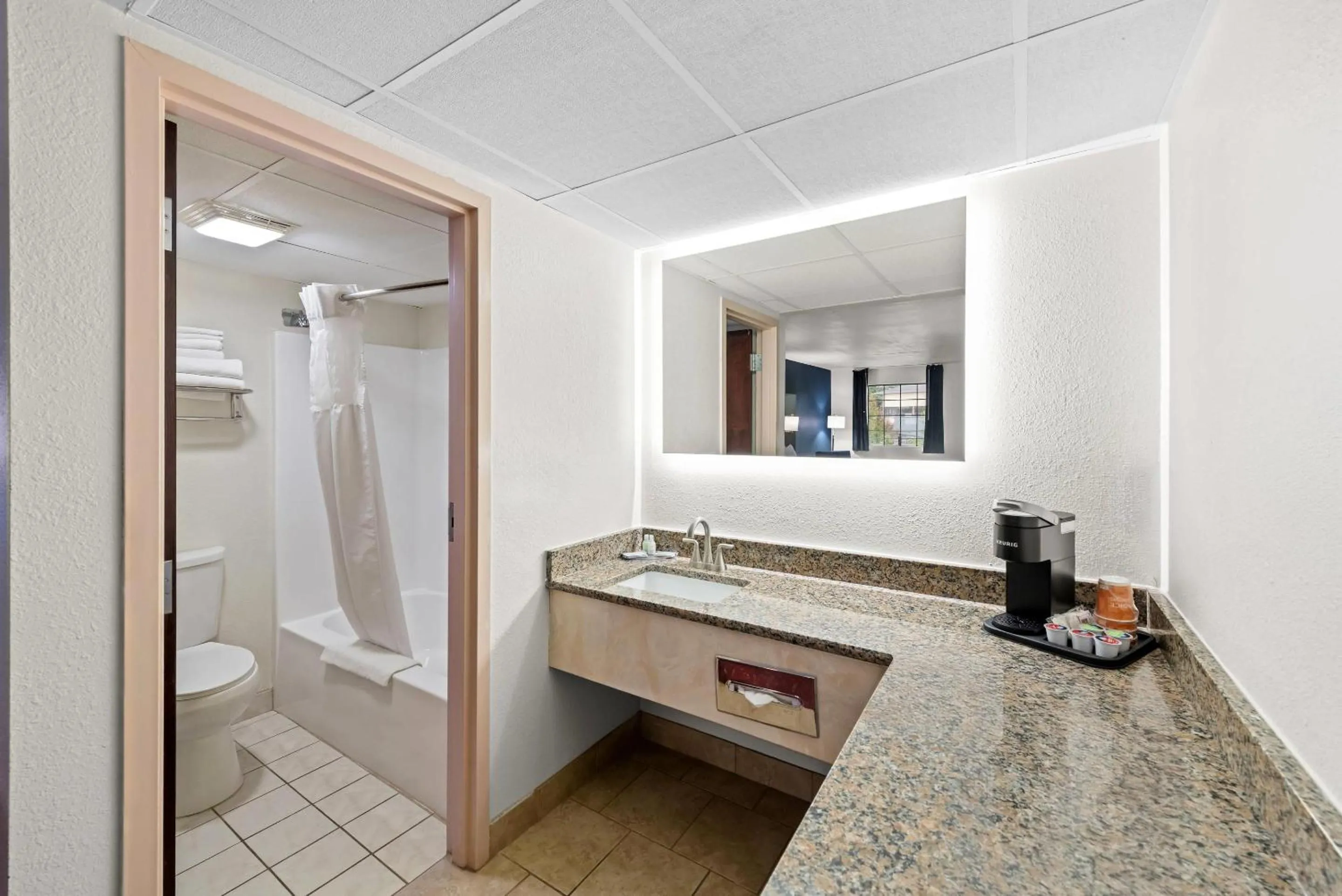 Bedroom in Clarion Inn Branson