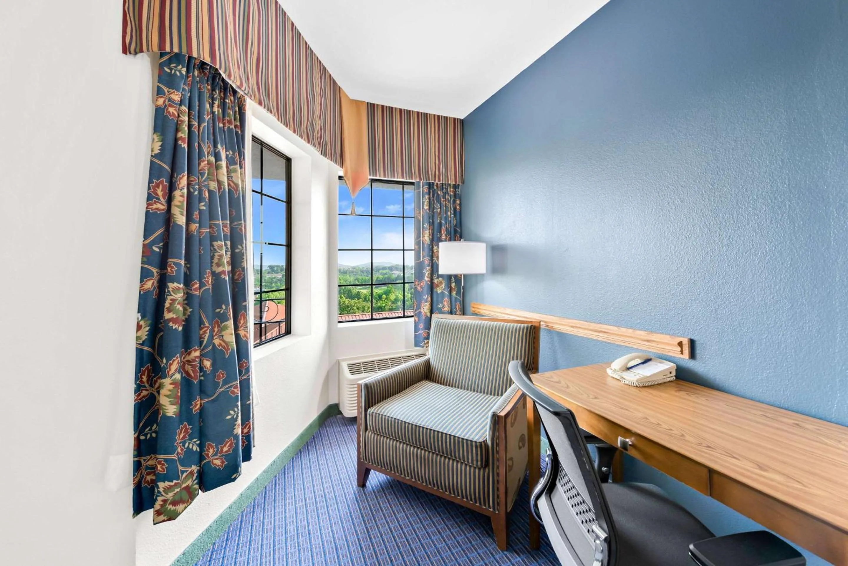 Bedroom in Clarion Inn Branson