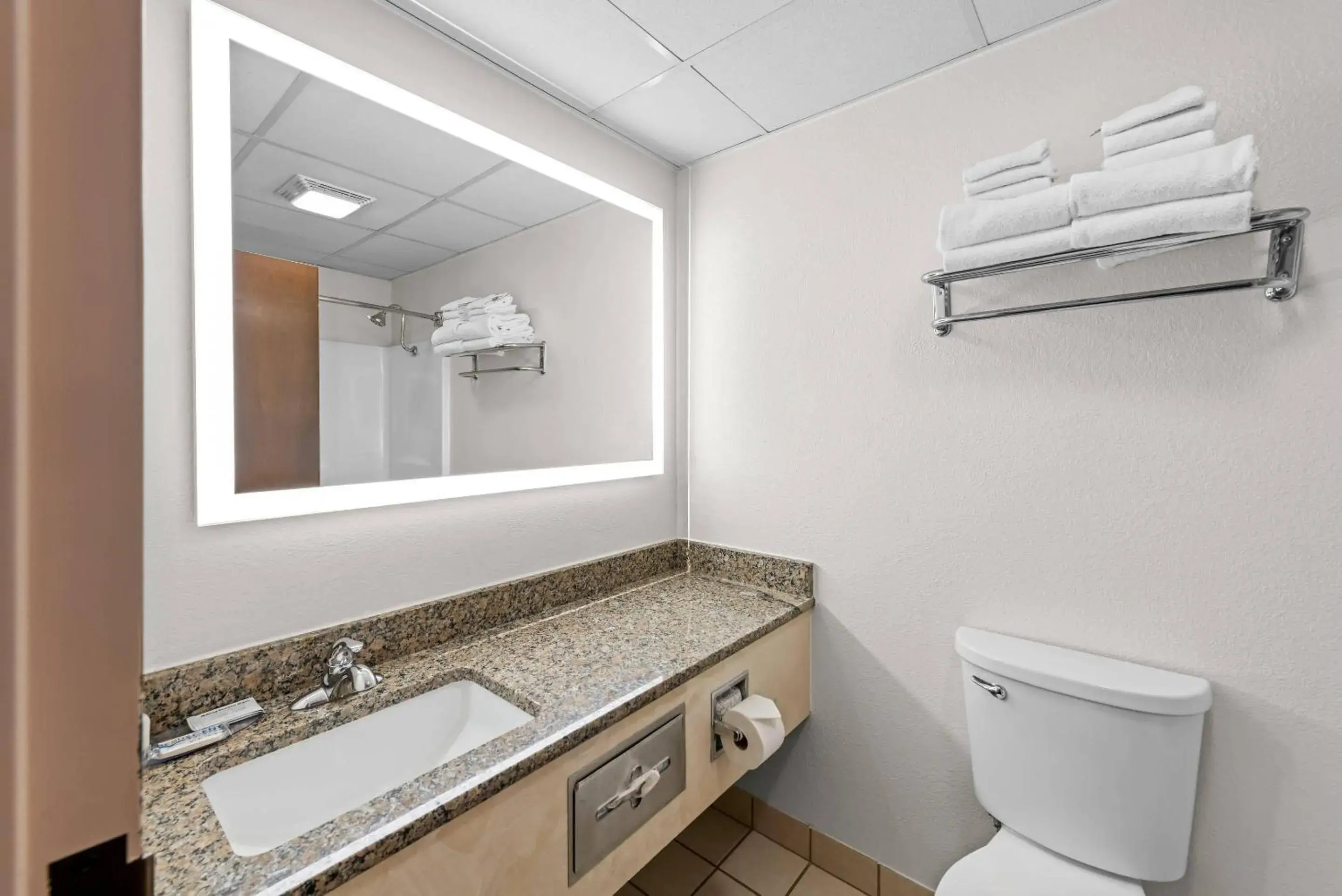 Bedroom in Clarion Inn Branson Bedroom in Clarion Inn Branson