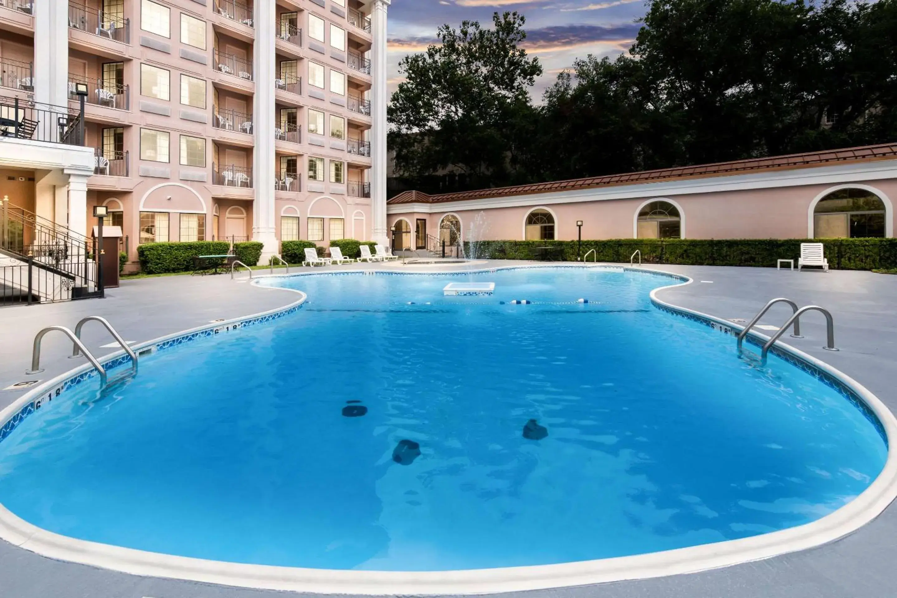 Property building in Clarion Inn Branson Property building in Clarion Inn Branson