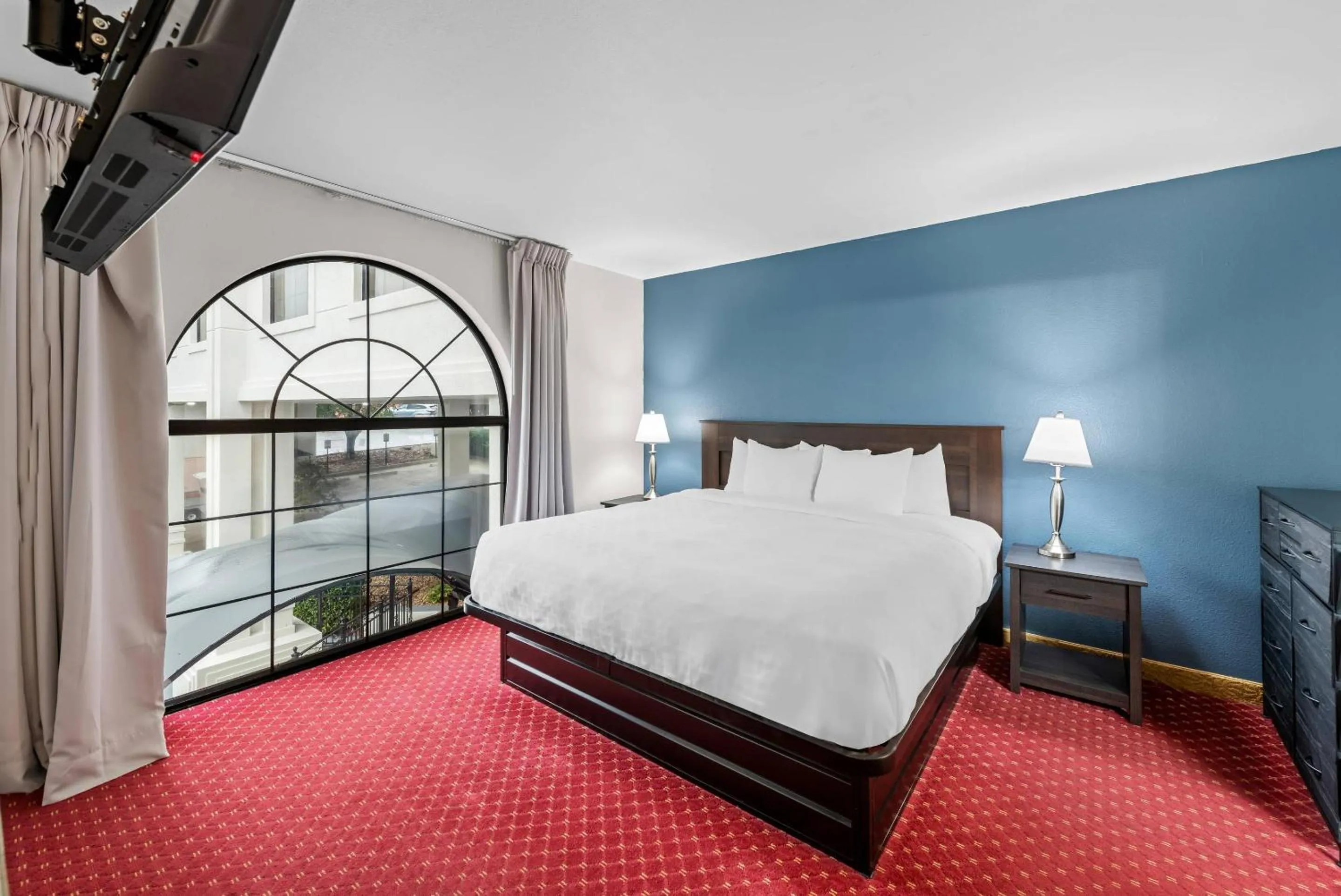 Bedroom, Bed in Clarion Inn Branson