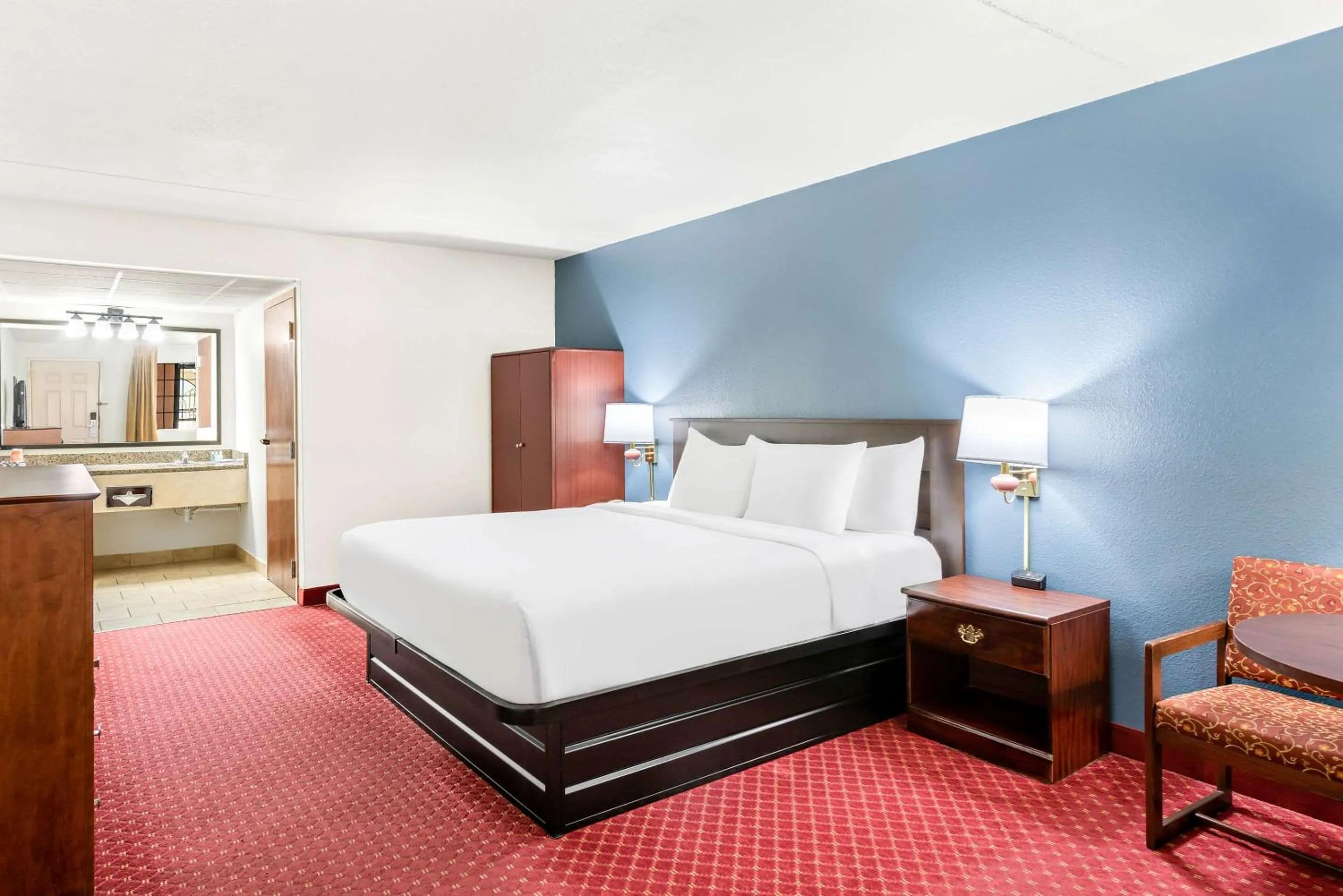 Bedroom, Bed in Clarion Inn Branson