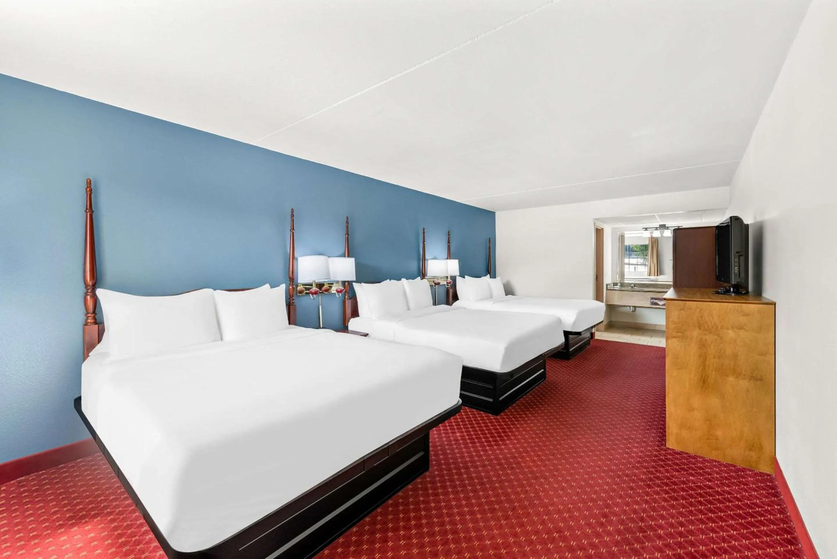 Bedroom, Bed in Clarion Inn Branson