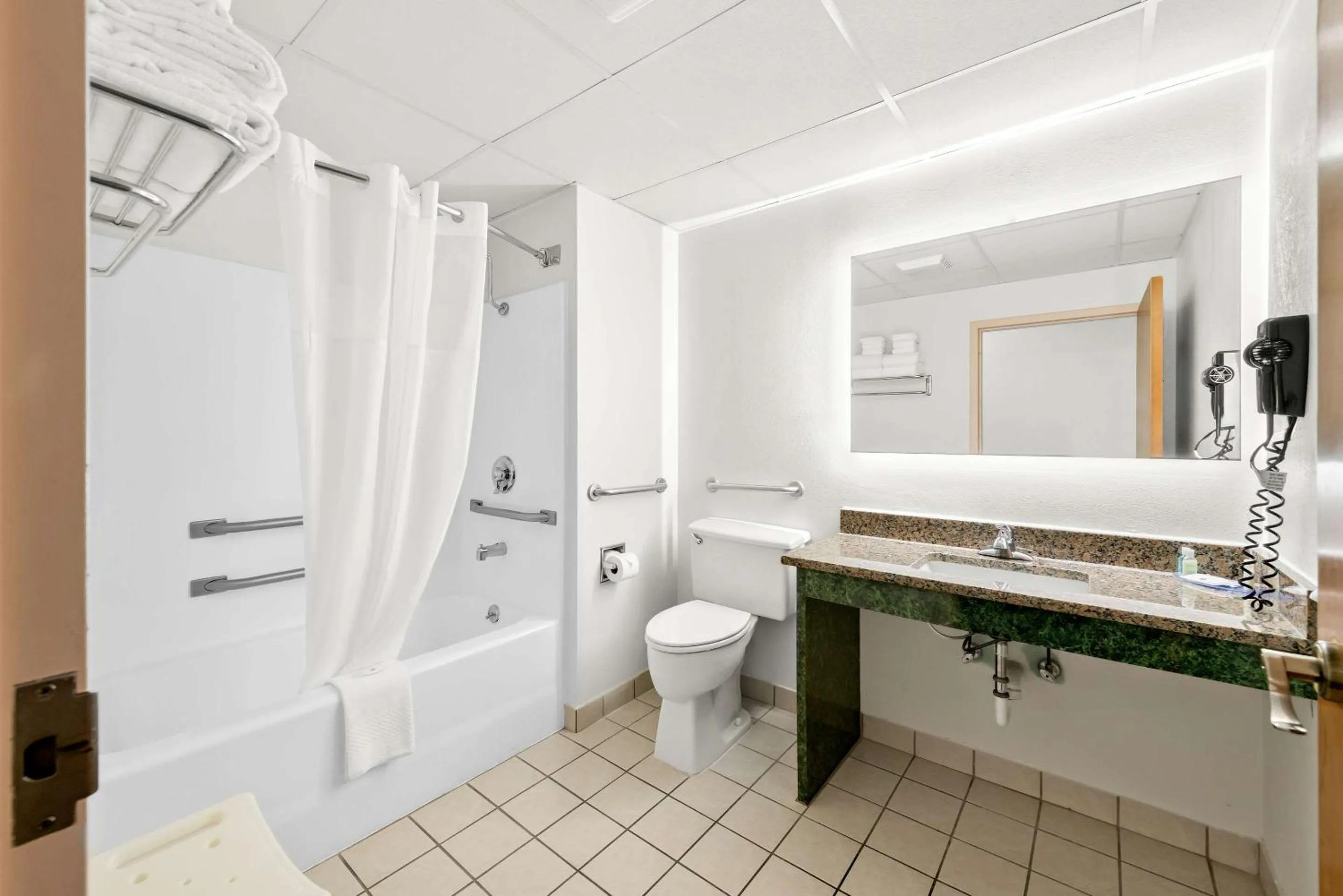 Bedroom in Clarion Inn Branson