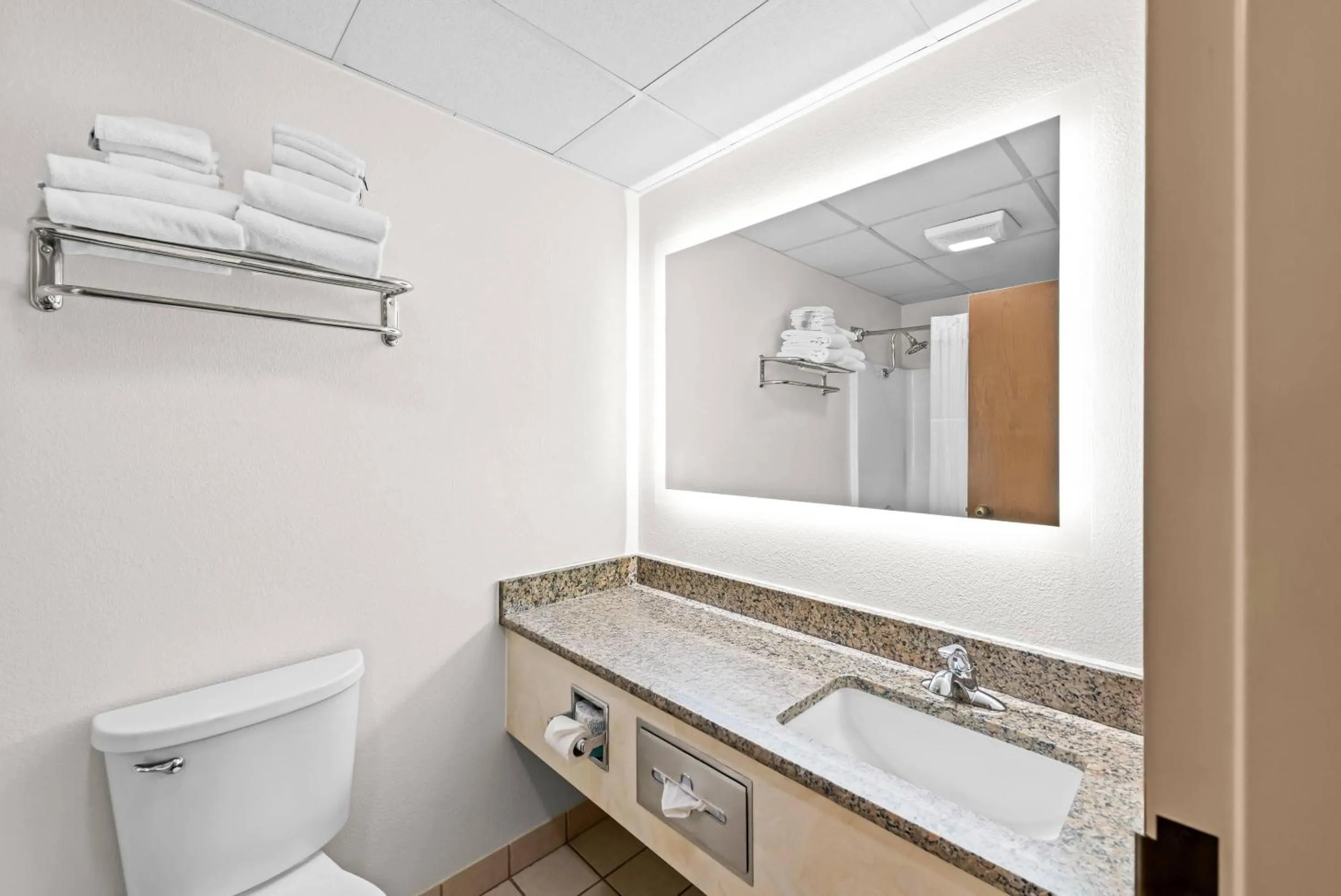 Bedroom in Clarion Inn Branson