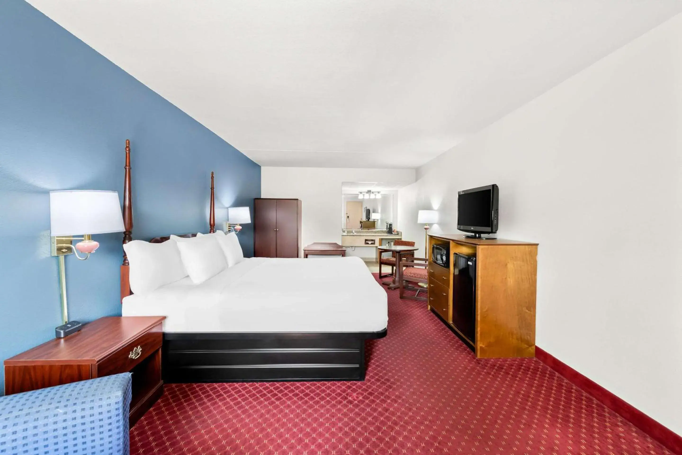 Bedroom, Bed in Clarion Inn Branson Bedroom, Bed in Clarion Inn Branson