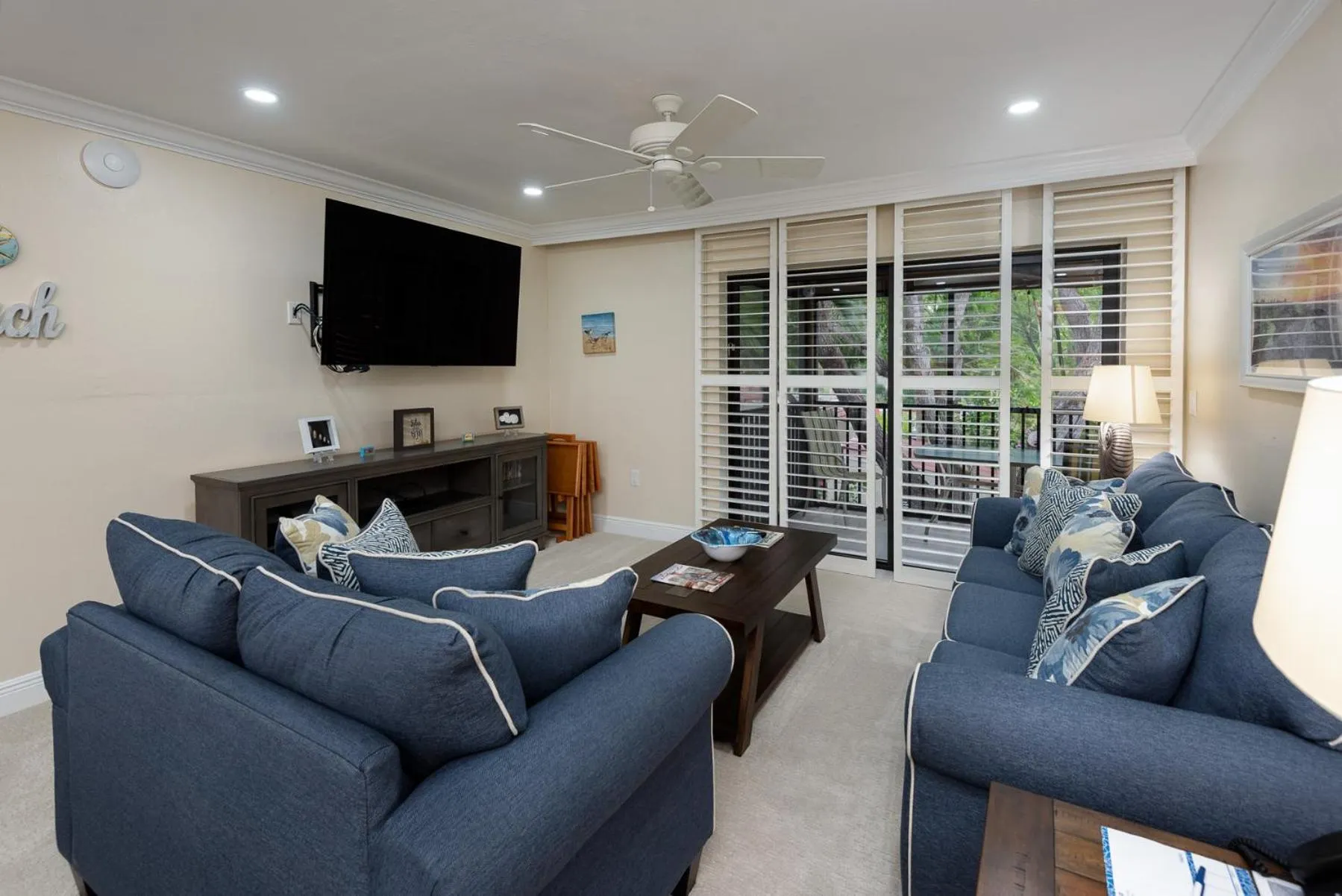 Living room, Seating Area in Sanibel Moorings Resort