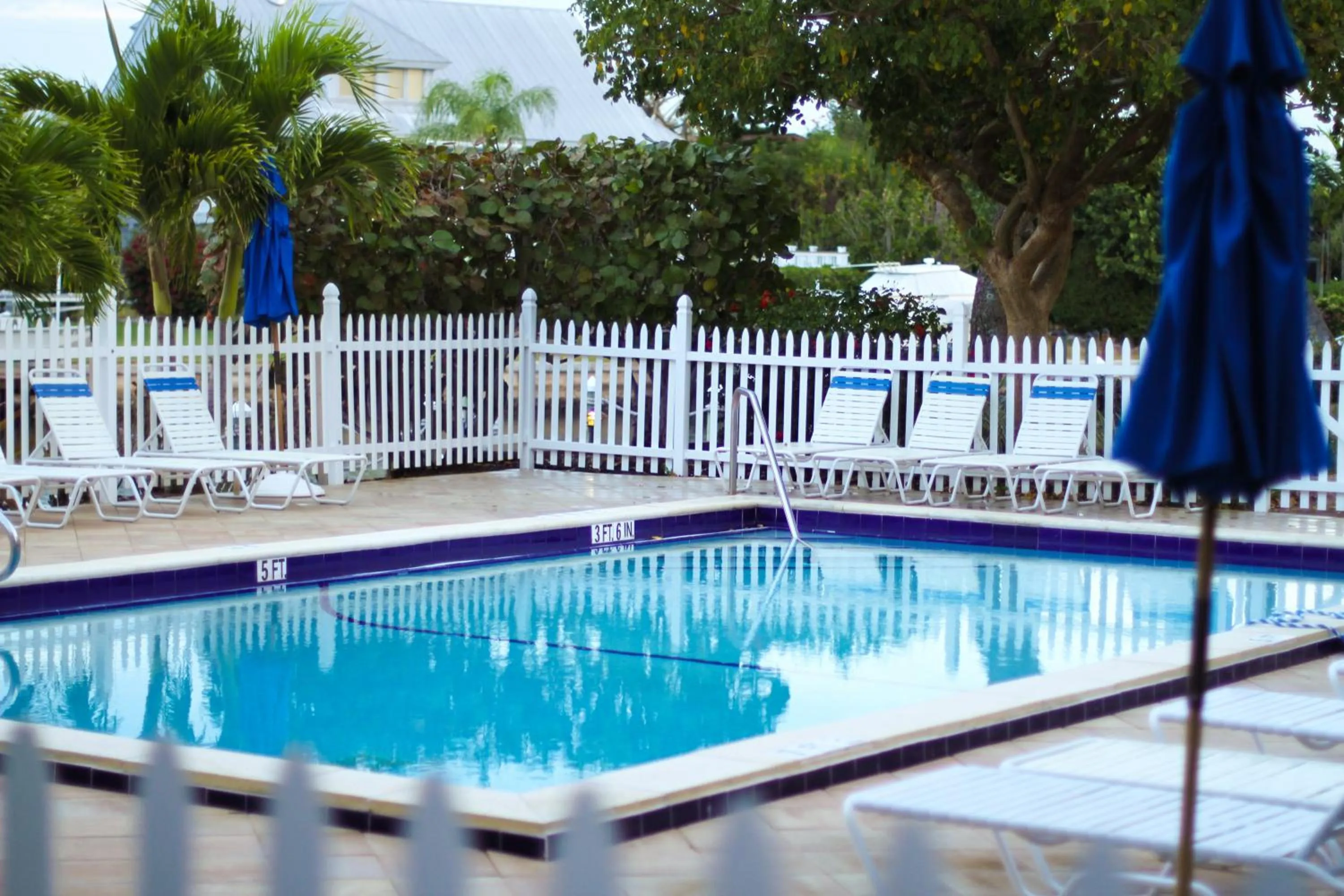 Pool view, Swimming Pool in Sanibel Moorings Resort