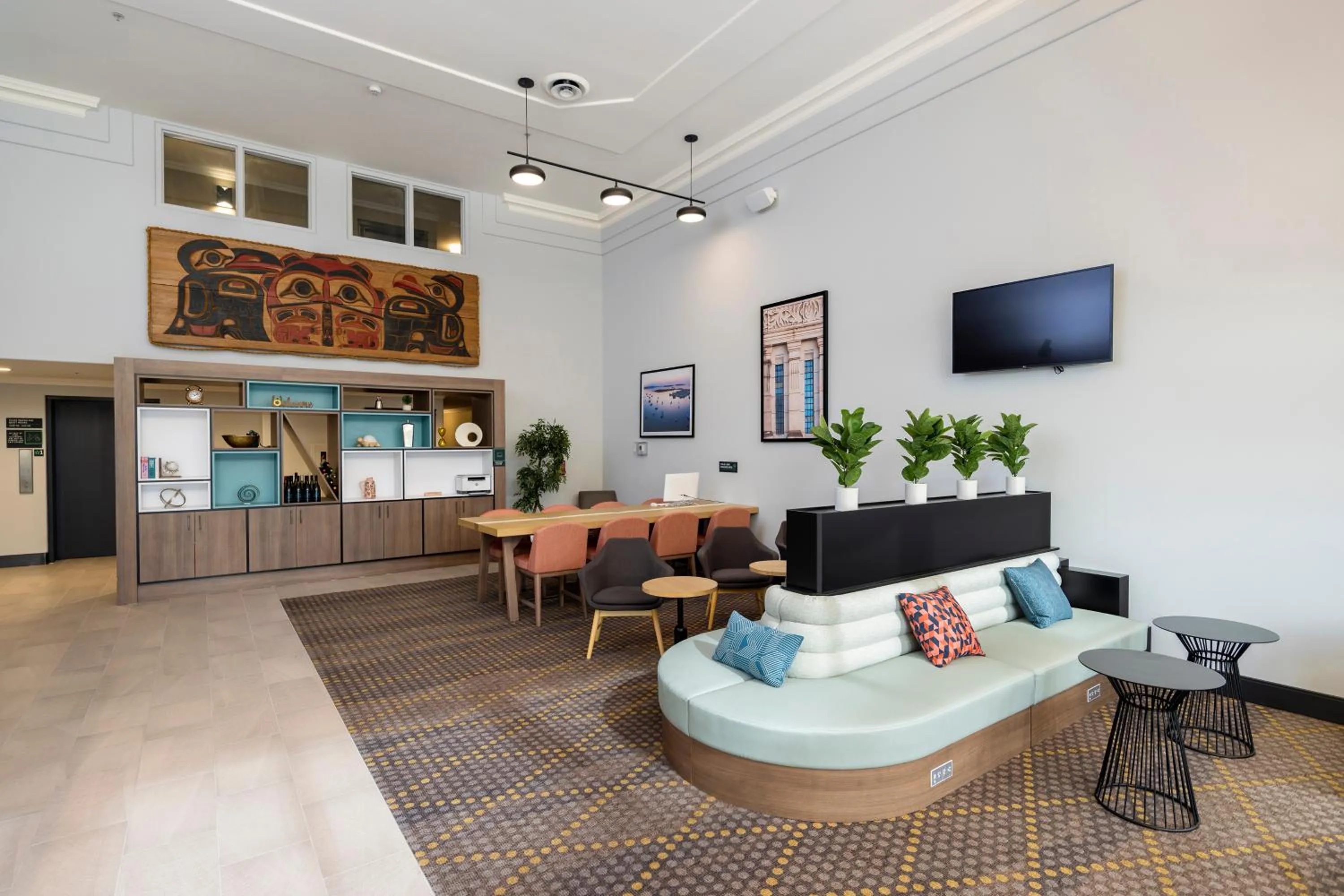 Property building in Holiday Inn Victoria - Elk Lake by IHG