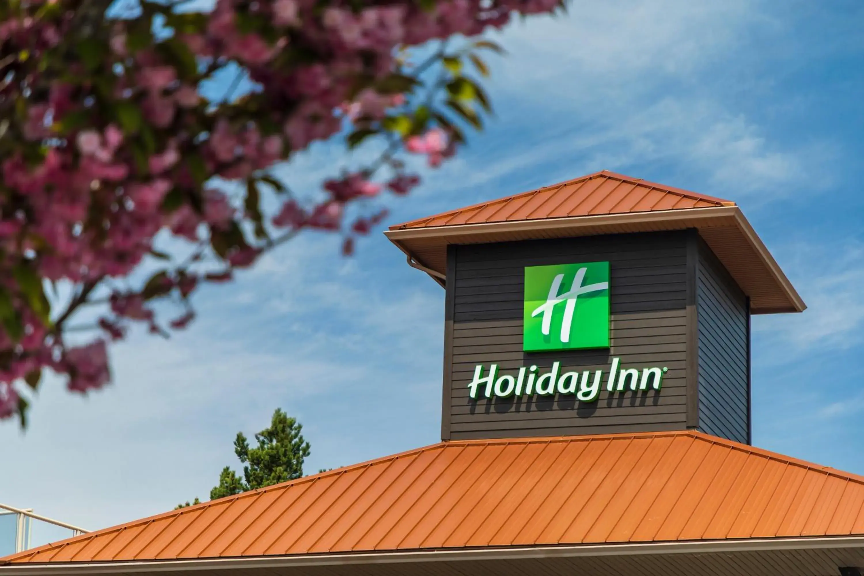 Property building in Holiday Inn Victoria - Elk Lake by IHG Property building in Holiday Inn Victoria - Elk Lake by IHG