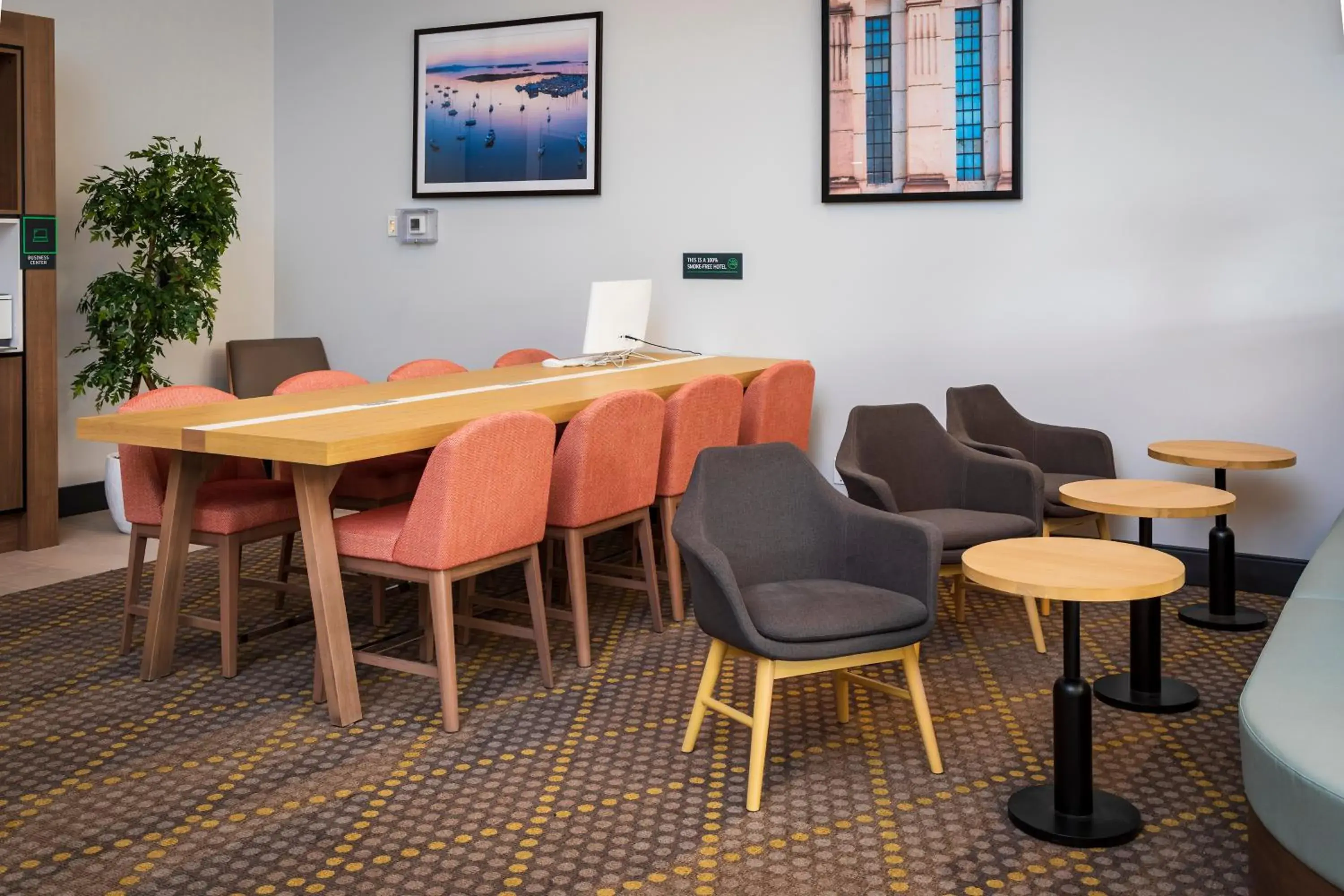 Property building in Holiday Inn Victoria - Elk Lake by IHG Property building in Holiday Inn Victoria - Elk Lake by IHG