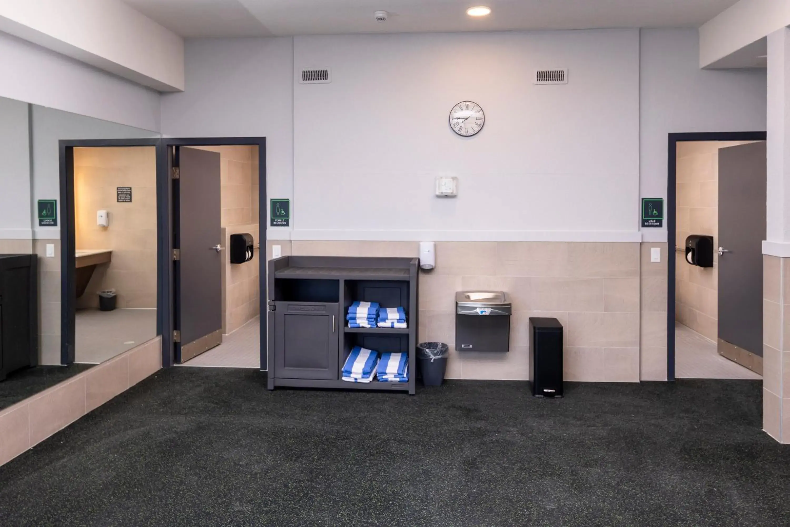 Fitness centre/facilities in Holiday Inn Victoria - Elk Lake by IHG Fitness centre/facilities in Holiday Inn Victoria - Elk Lake by IHG