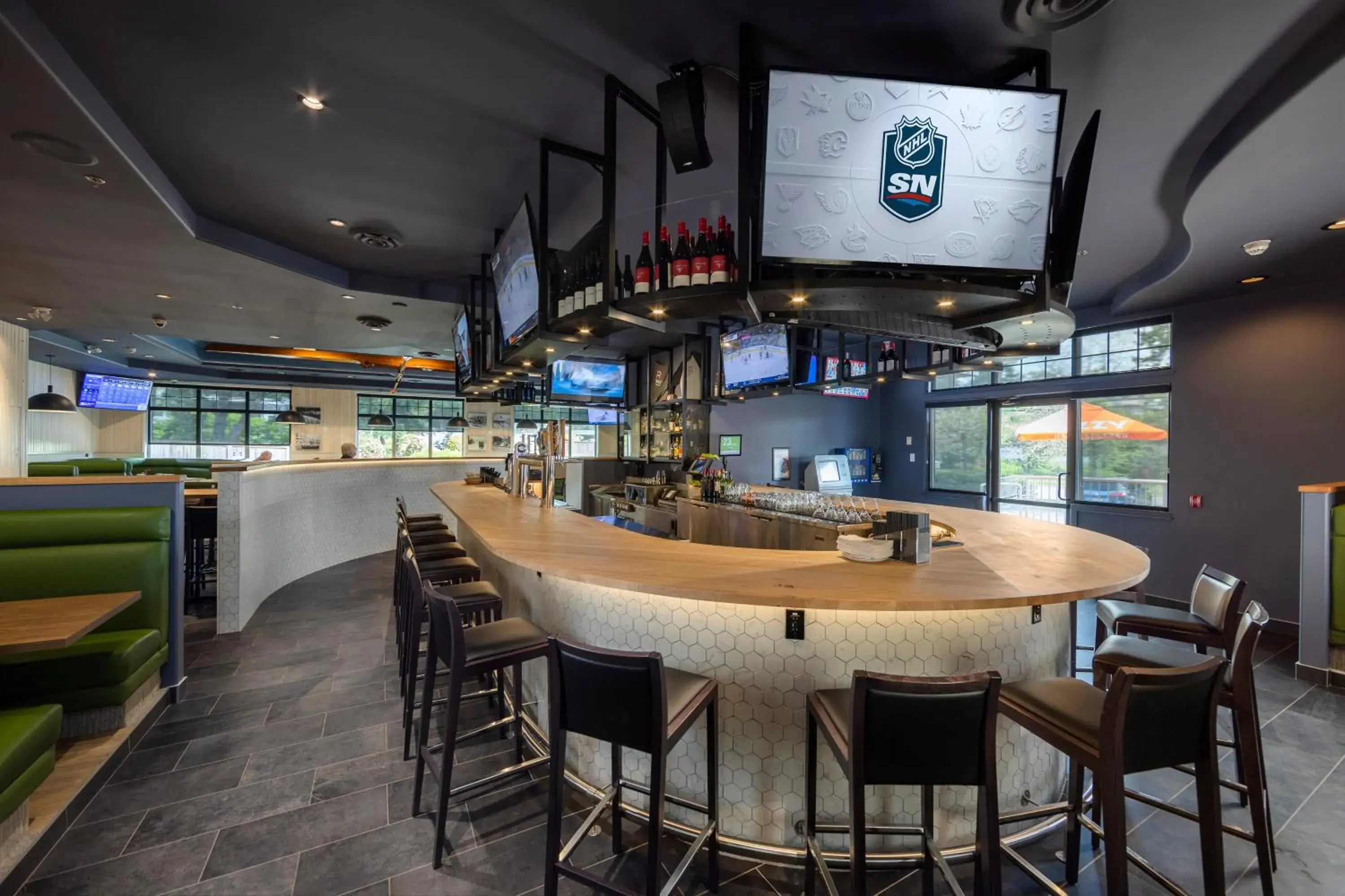 Restaurant/places to eat in Holiday Inn Victoria - Elk Lake by IHG Restaurant/places to eat in Holiday Inn Victoria - Elk Lake by IHG