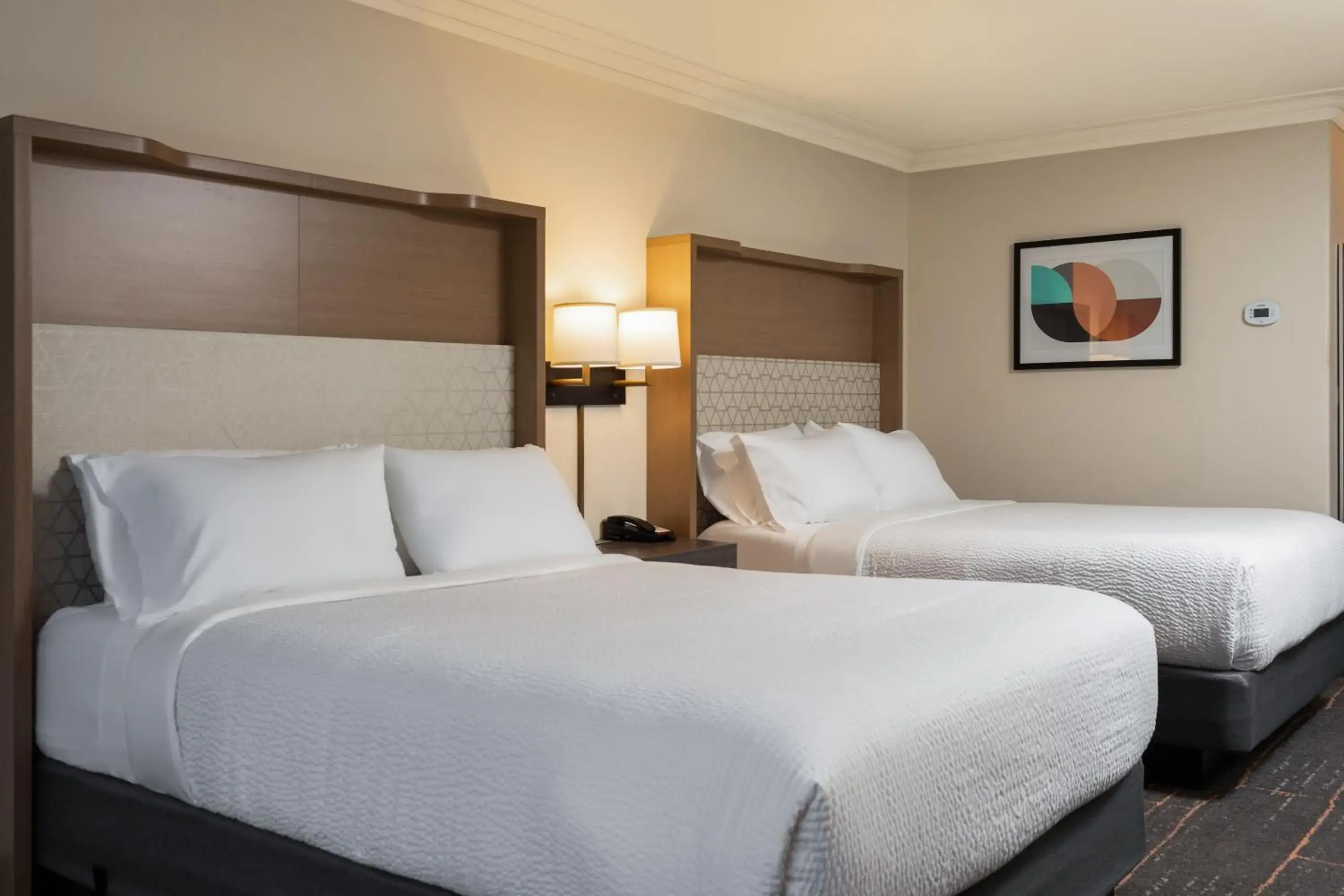 Standard Queen Room with Pool Access in Holiday Inn Victoria - Elk Lake by IHG Standard Queen Room with Pool Access in Holiday Inn Victoria - Elk Lake by IHG