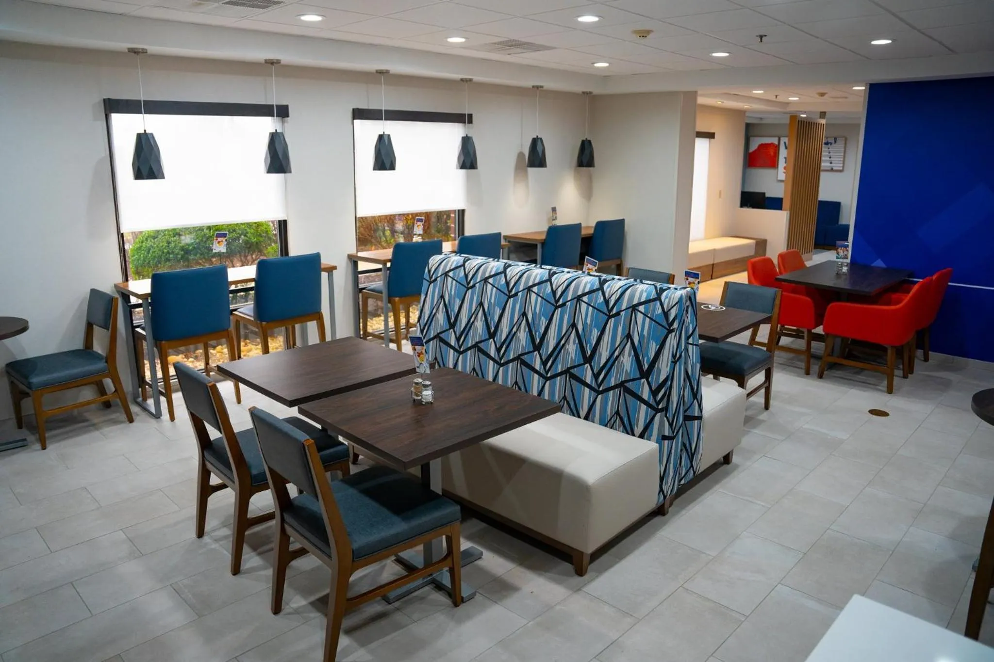 Breakfast in Holiday Inn Express Hotel & Suites West Chester by IHG