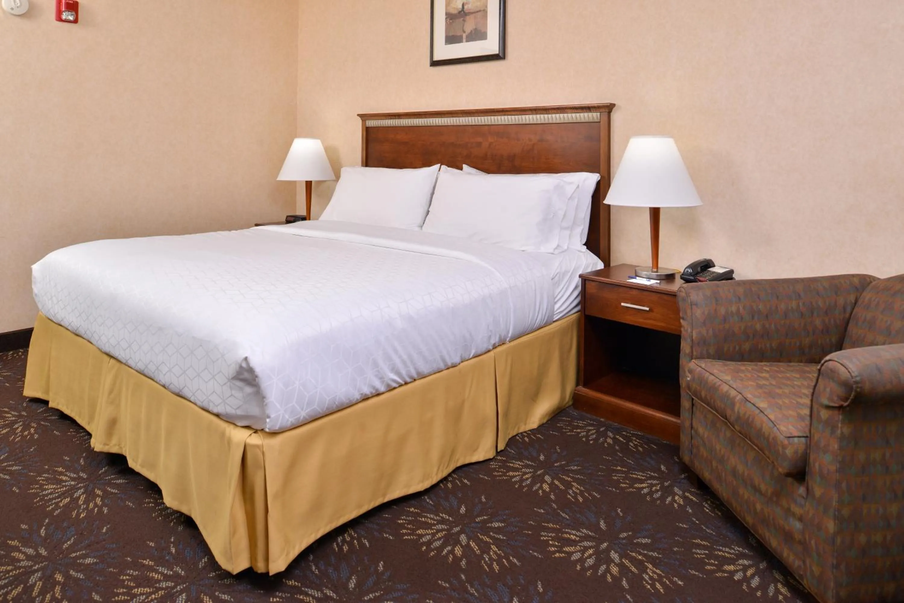 Photo of the whole room, Bed in Holiday Inn Express Hotel & Suites West Chester by IHG